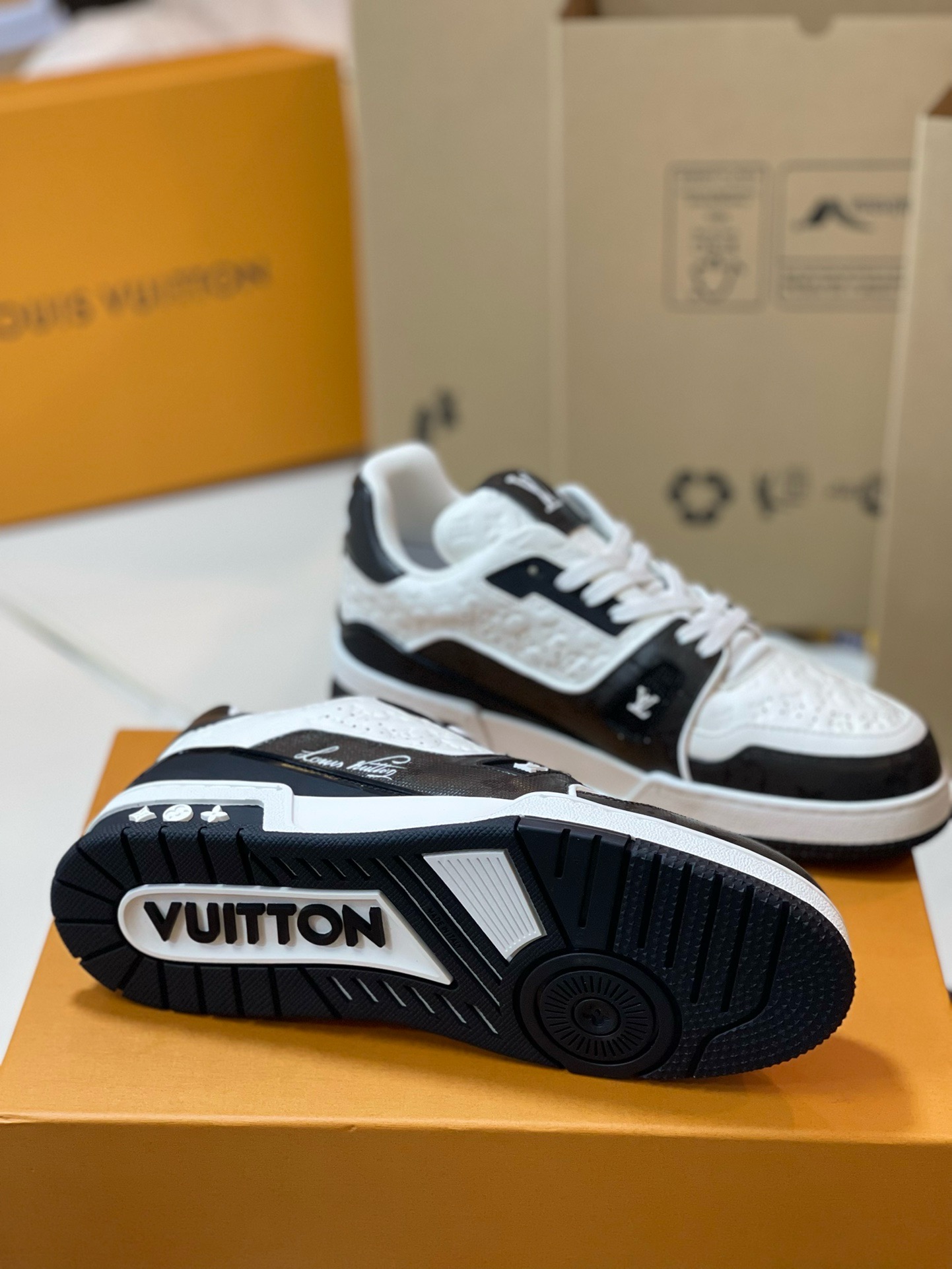 Loui Vuitto TRAINER SNEAKER