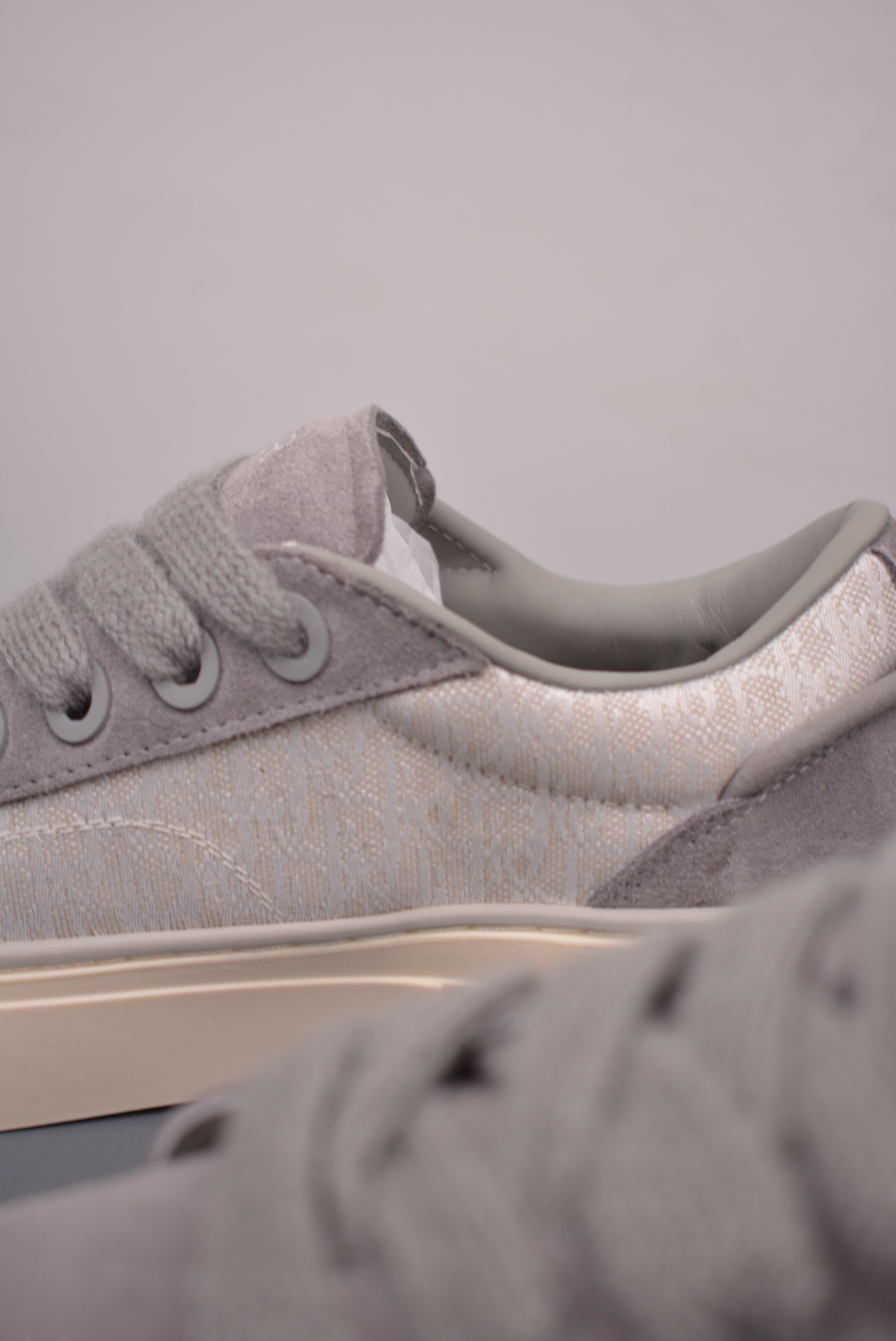 DR B33 SNEAKER