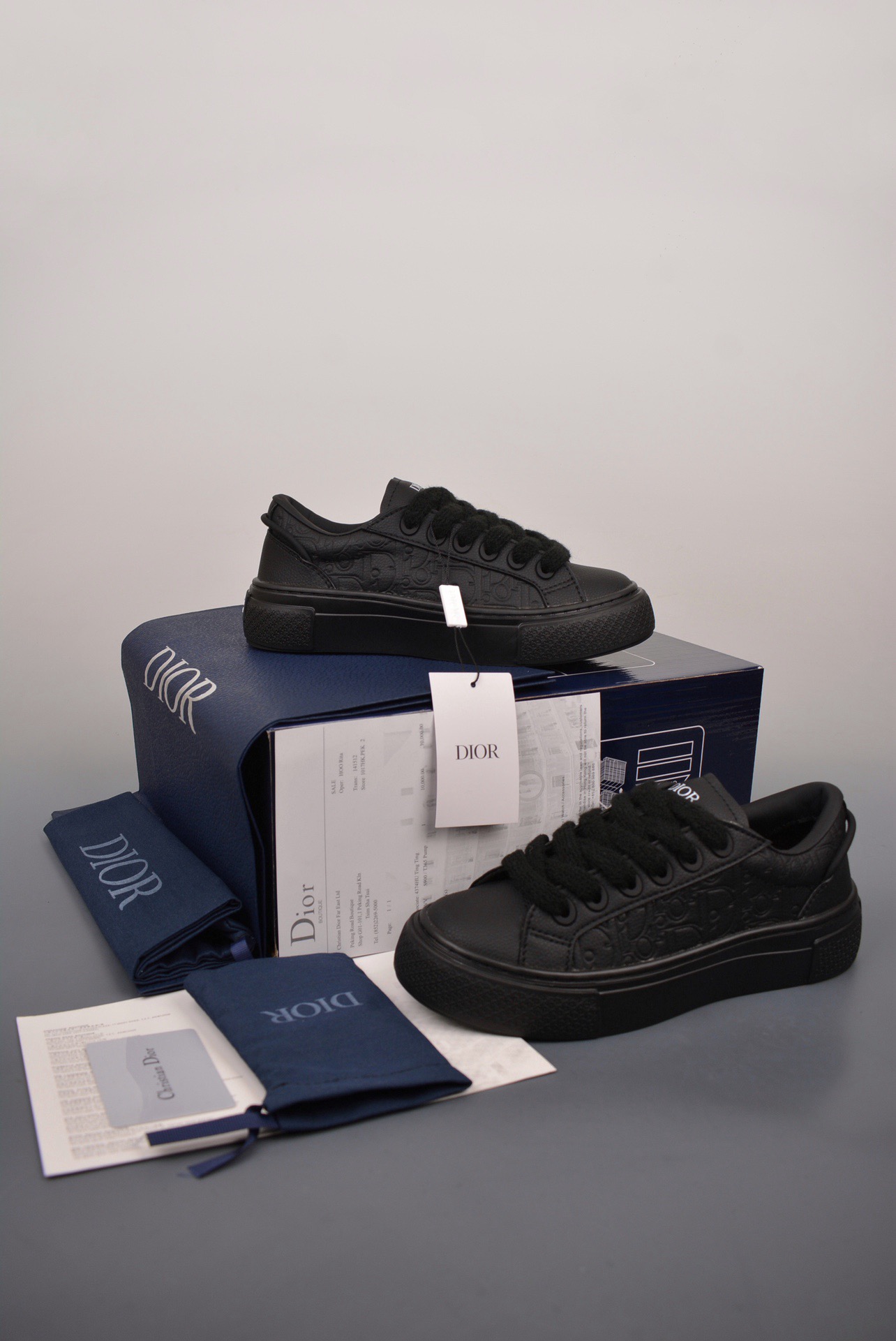 DR B33 SNEAKER