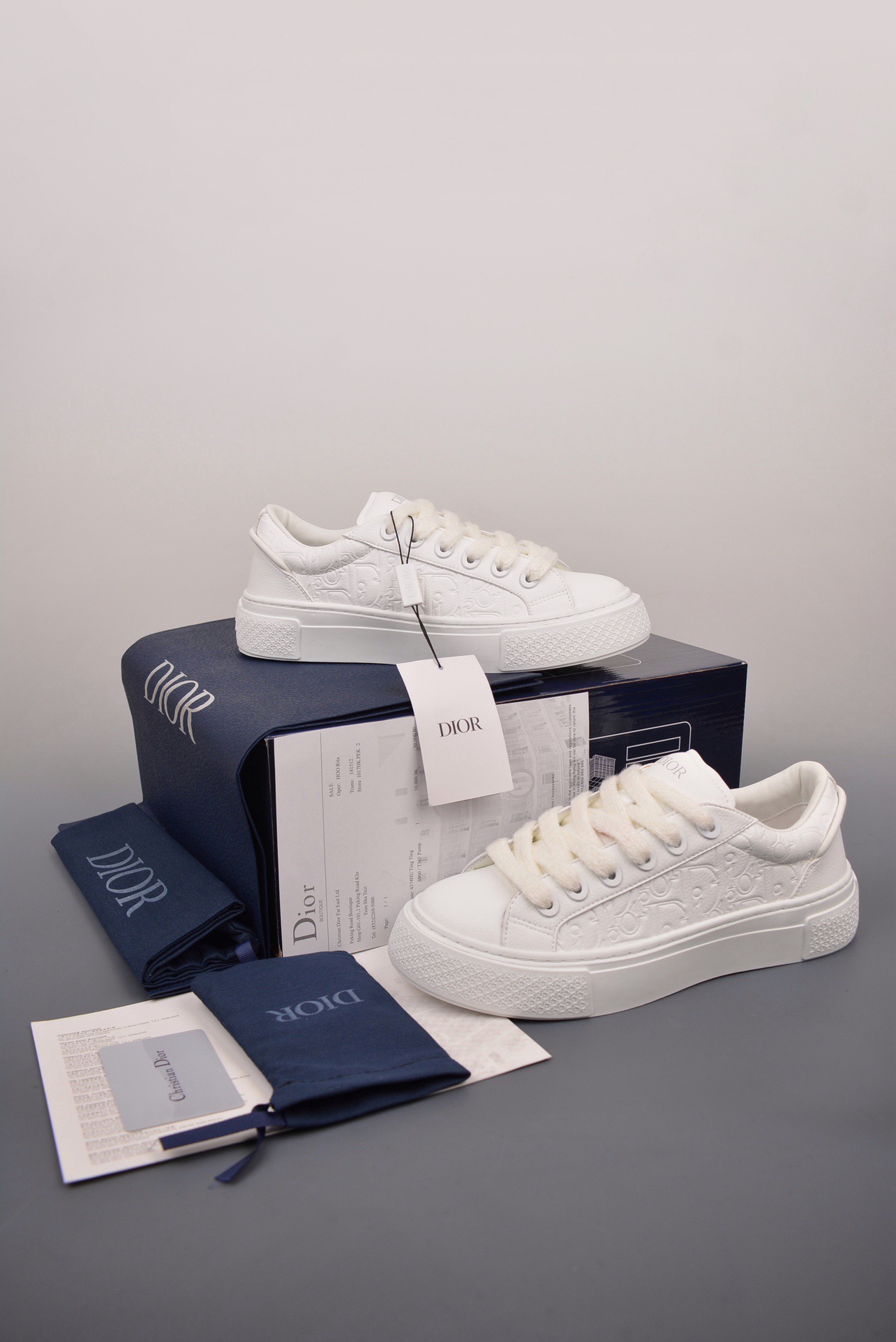 DR B33 SNEAKER
