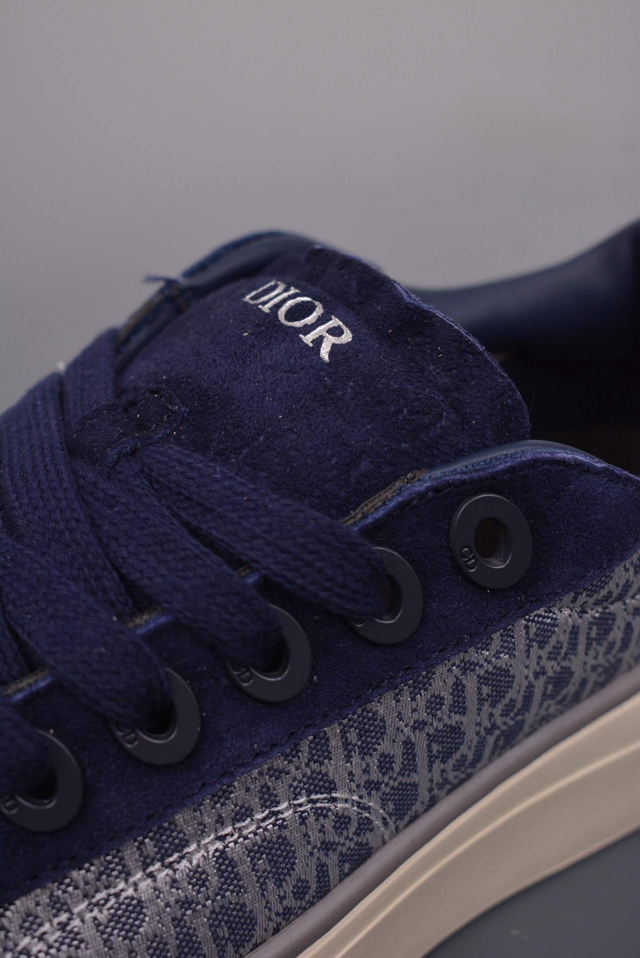 DR B33 SNEAKER