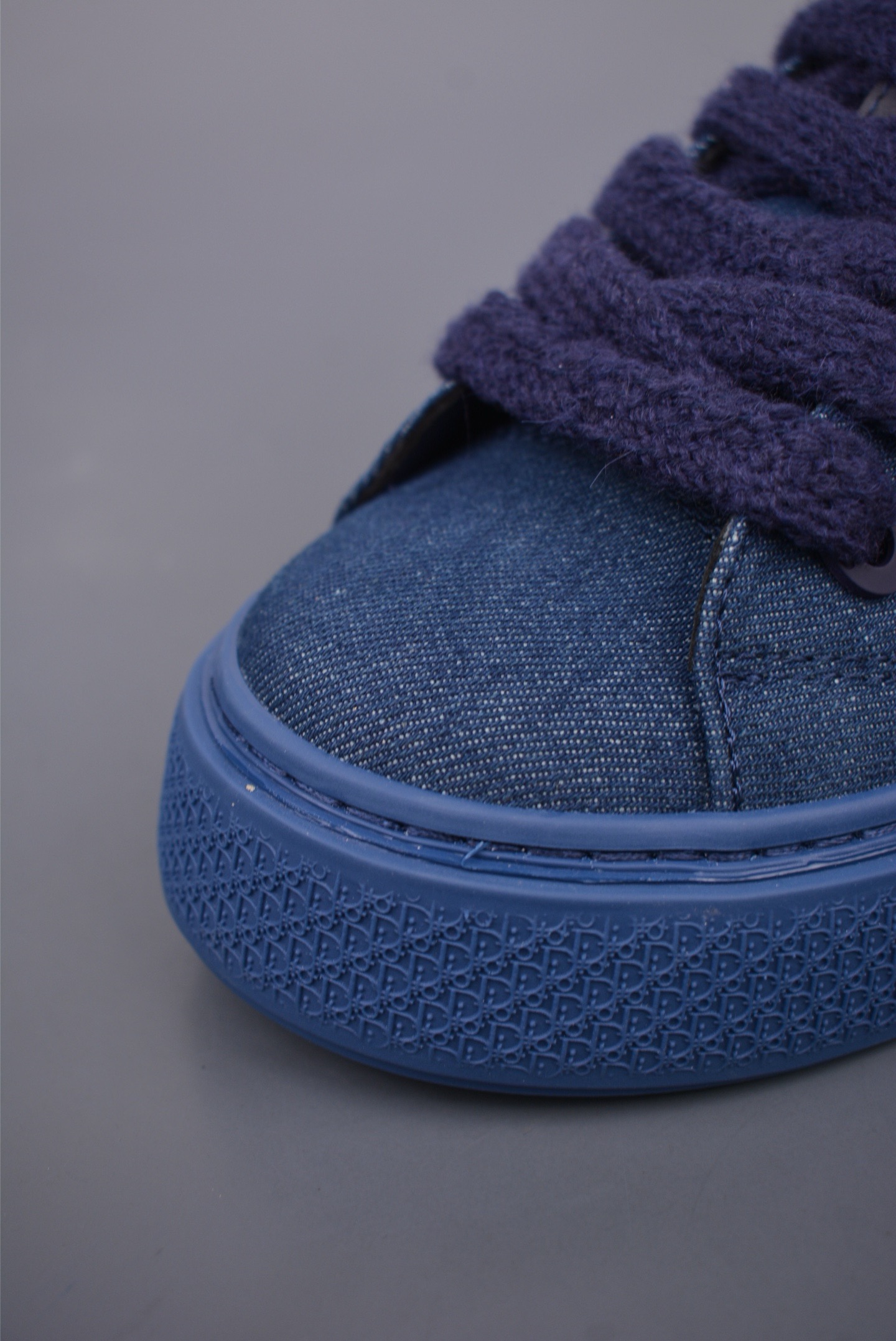 DR B33 SNEAKER