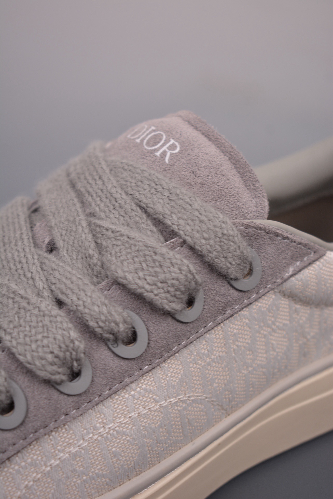 DR B33 SNEAKER