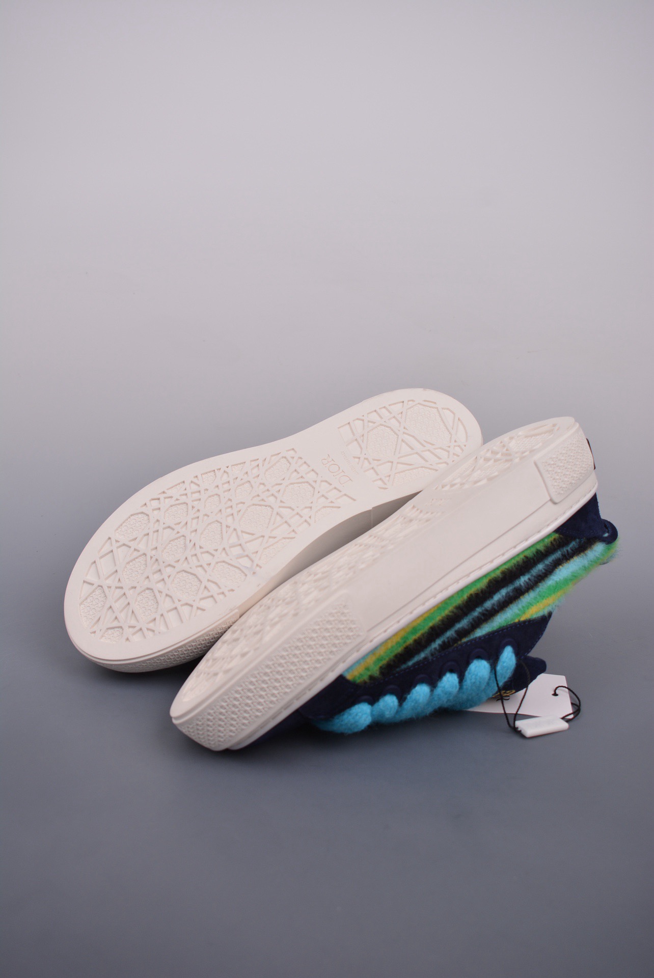 DR B33 SNEAKER