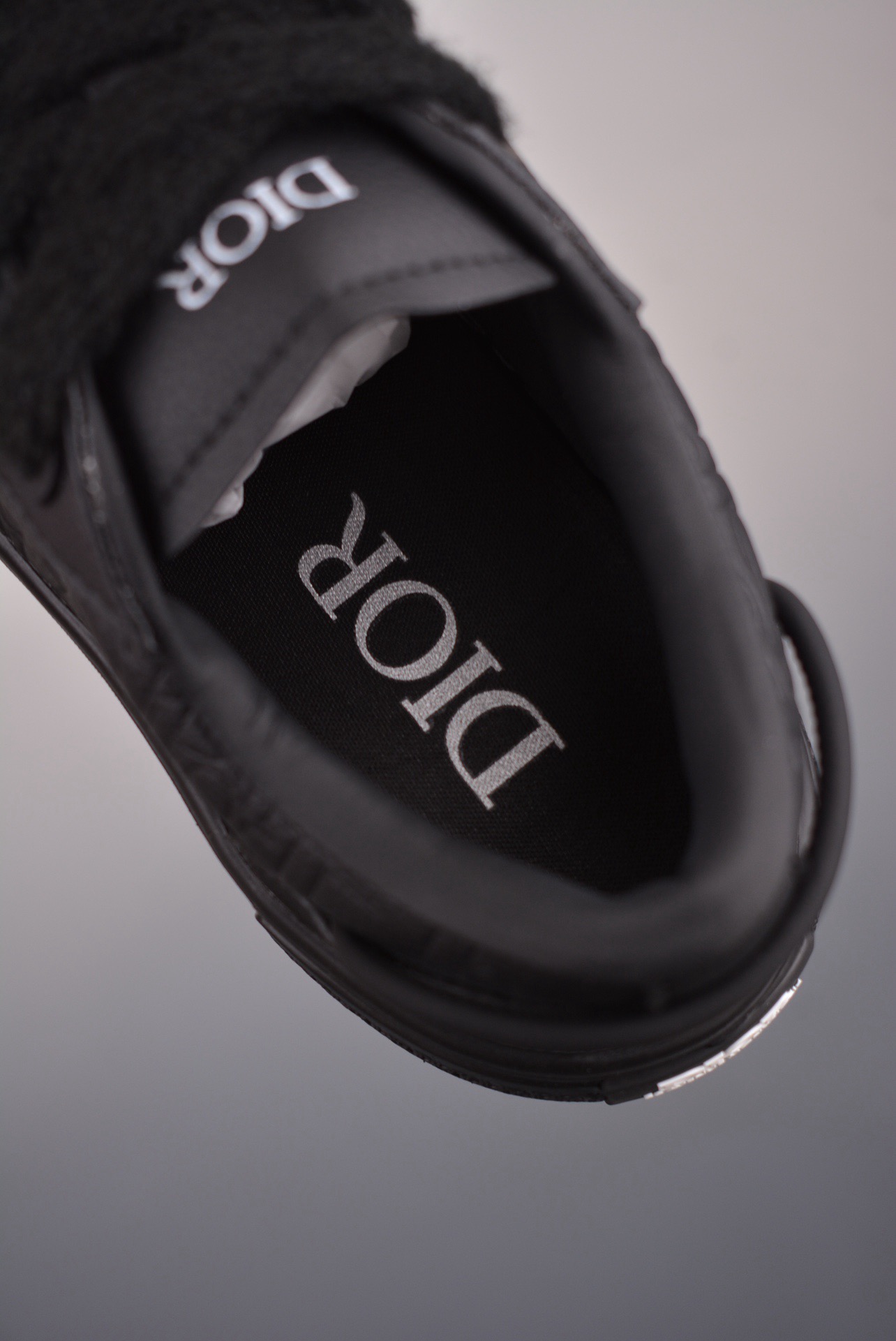 DR B33 SNEAKER