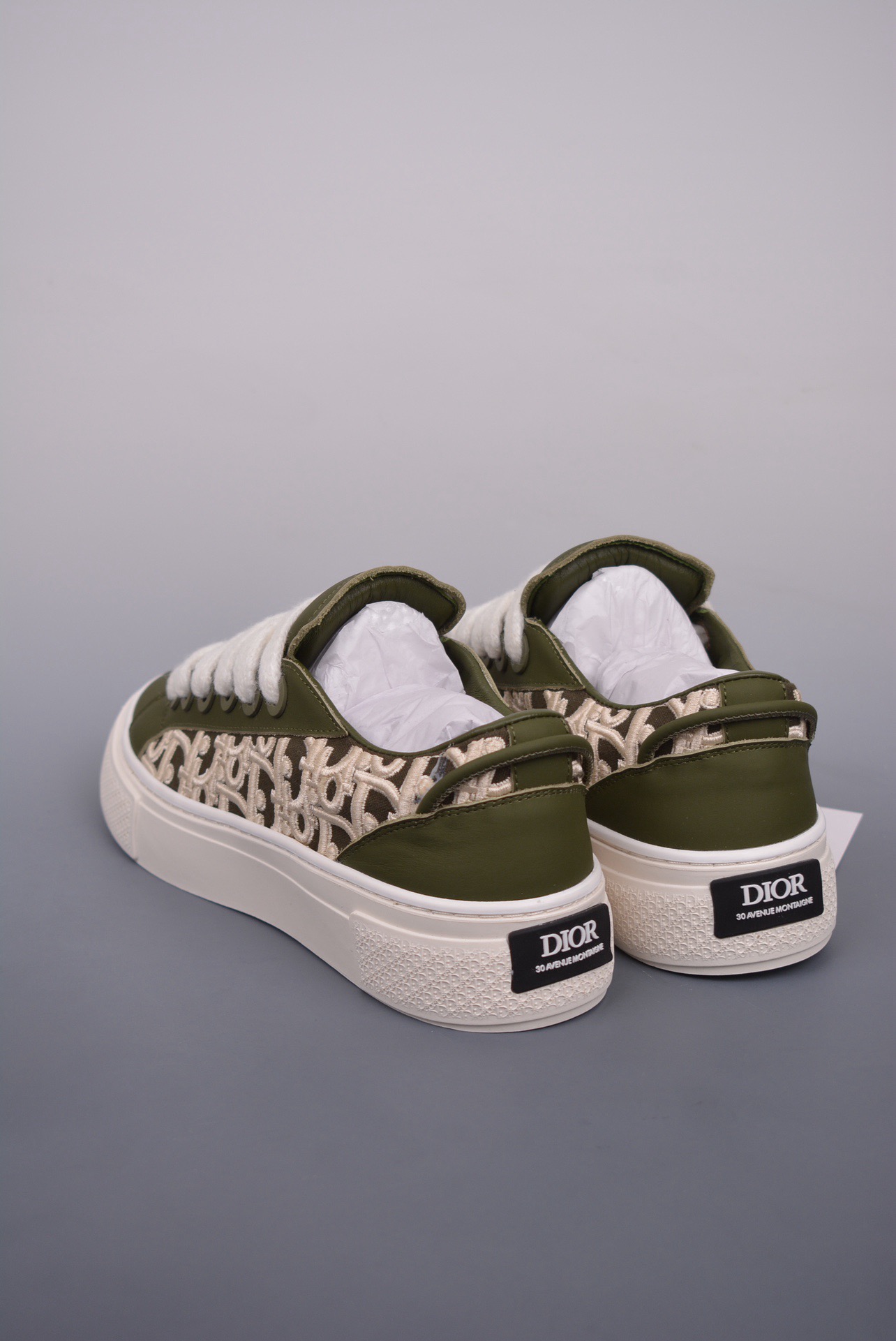 DR B33 SNEAKER