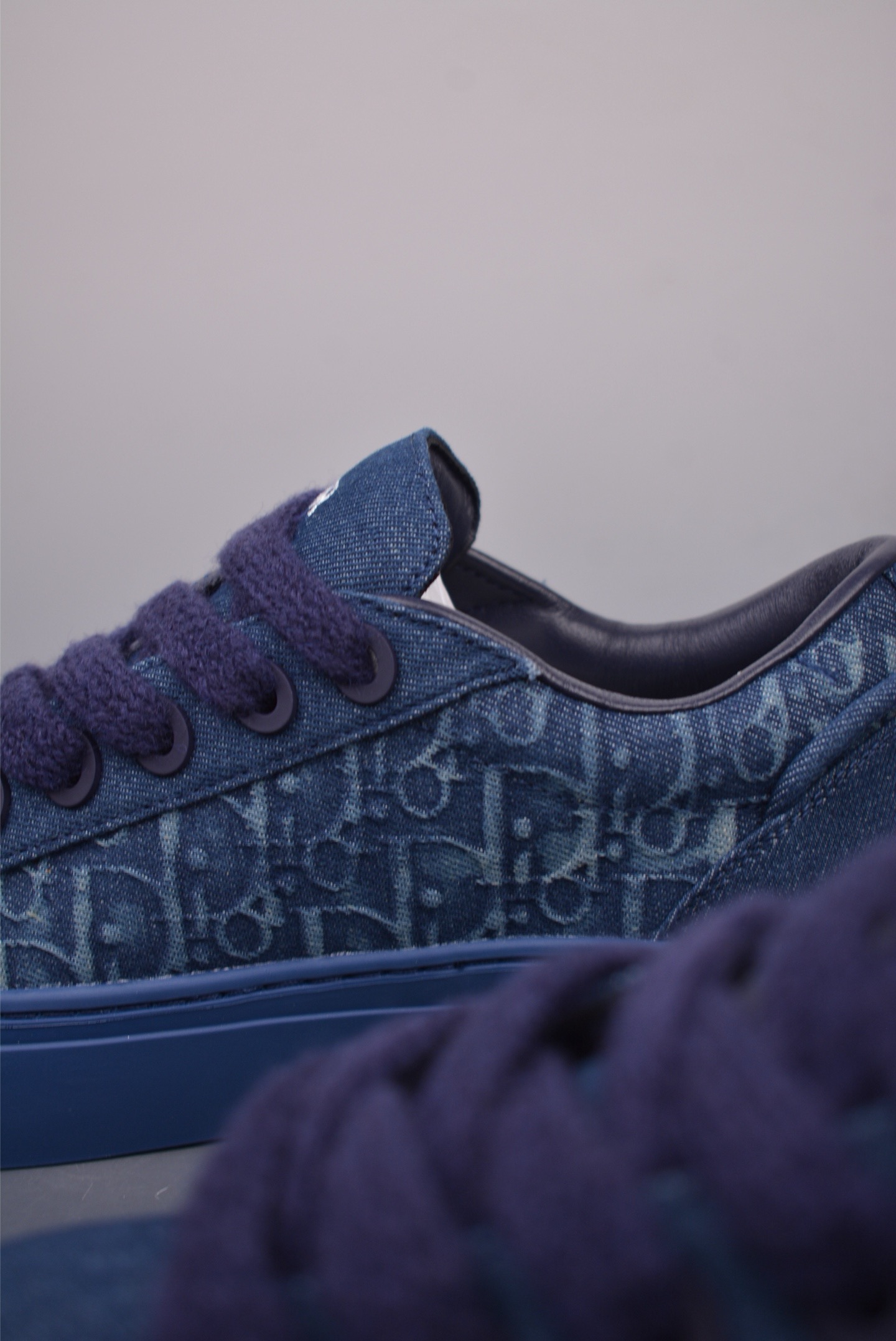 DR B33 SNEAKER