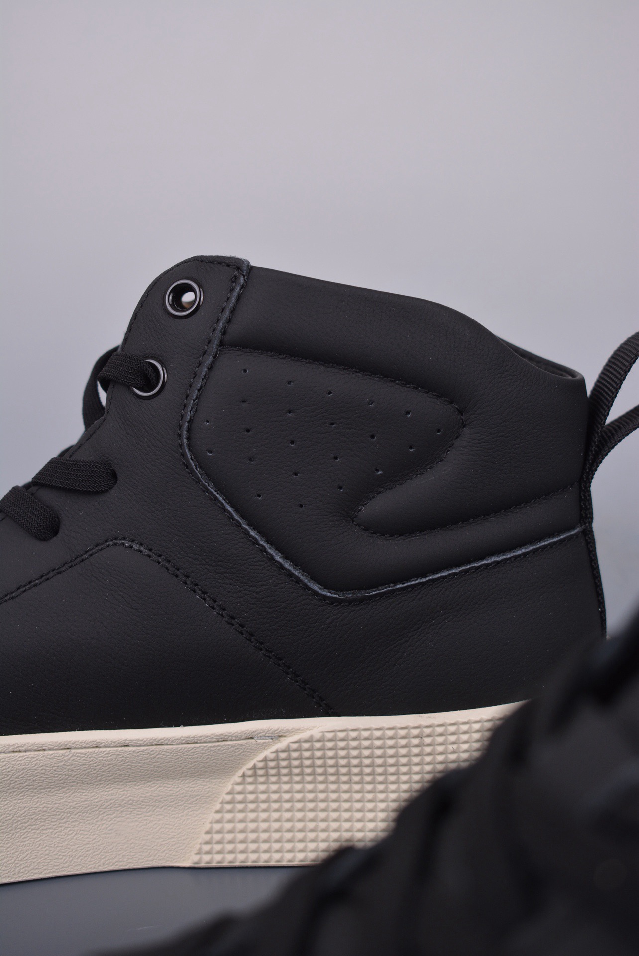 DR B33 SNEAKER