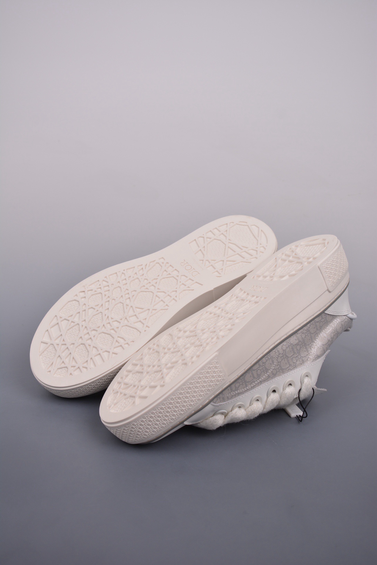 DR B33 SNEAKER