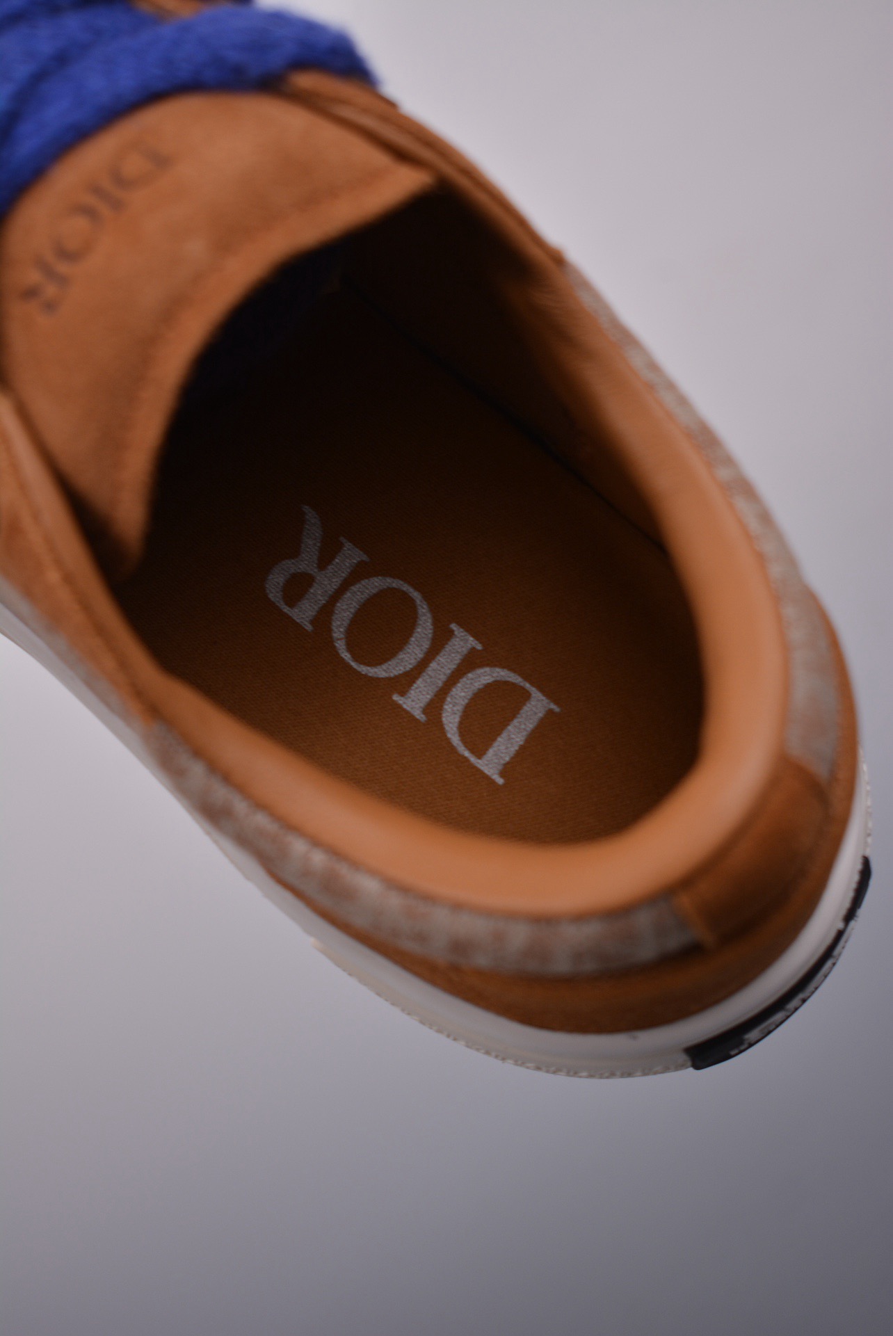 DR B33 SNEAKER