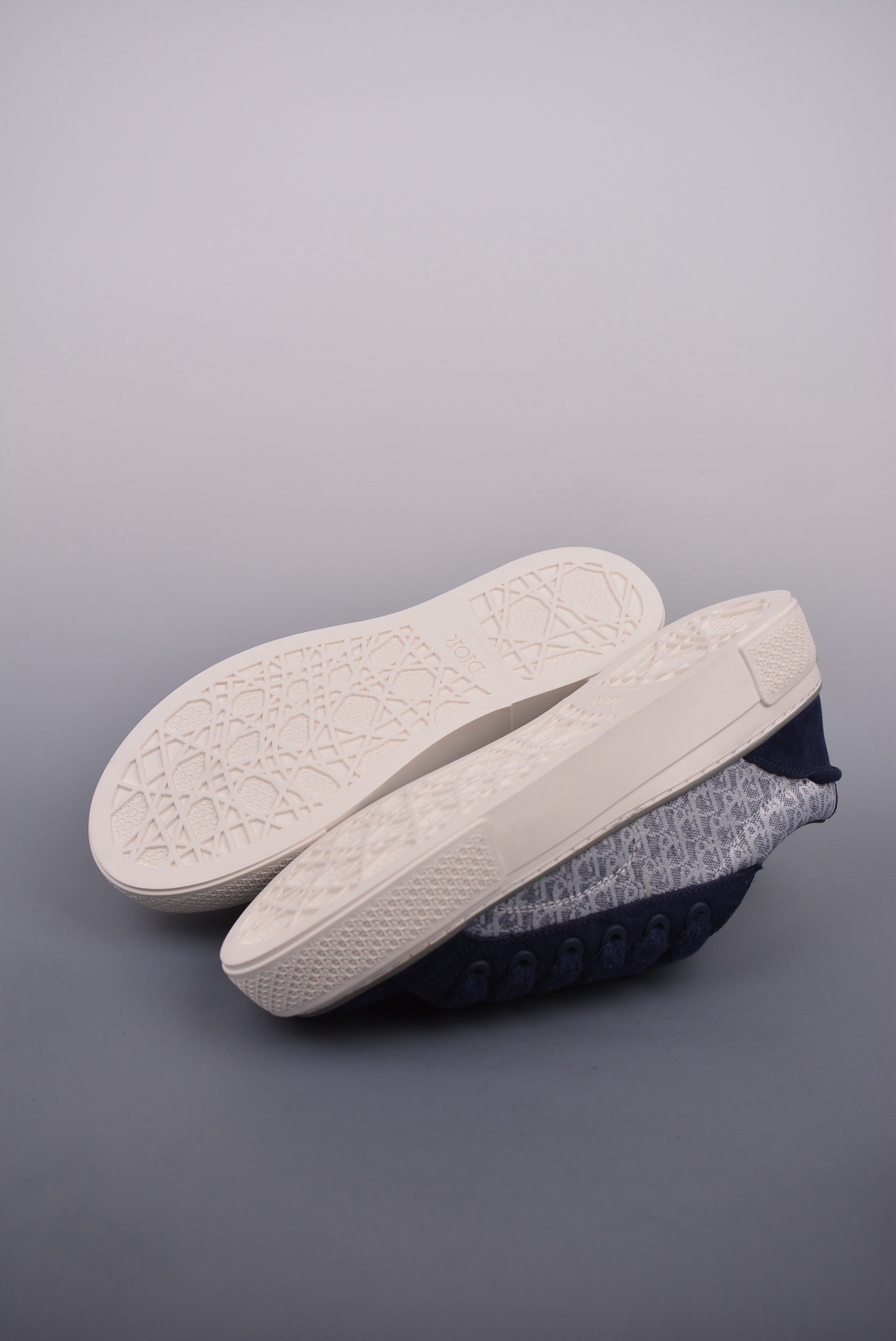 DR B33 SNEAKER