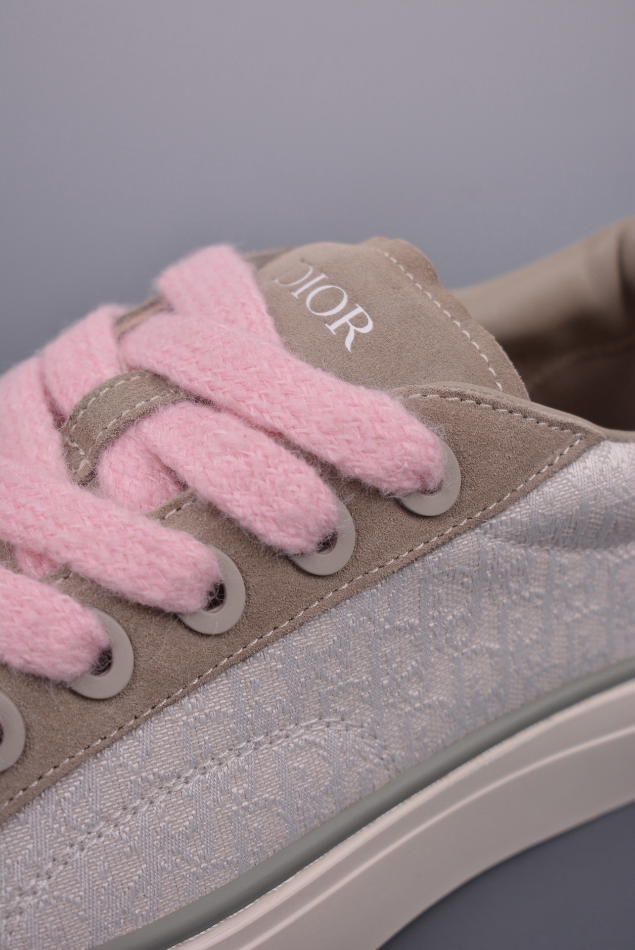 DR B33 SNEAKER