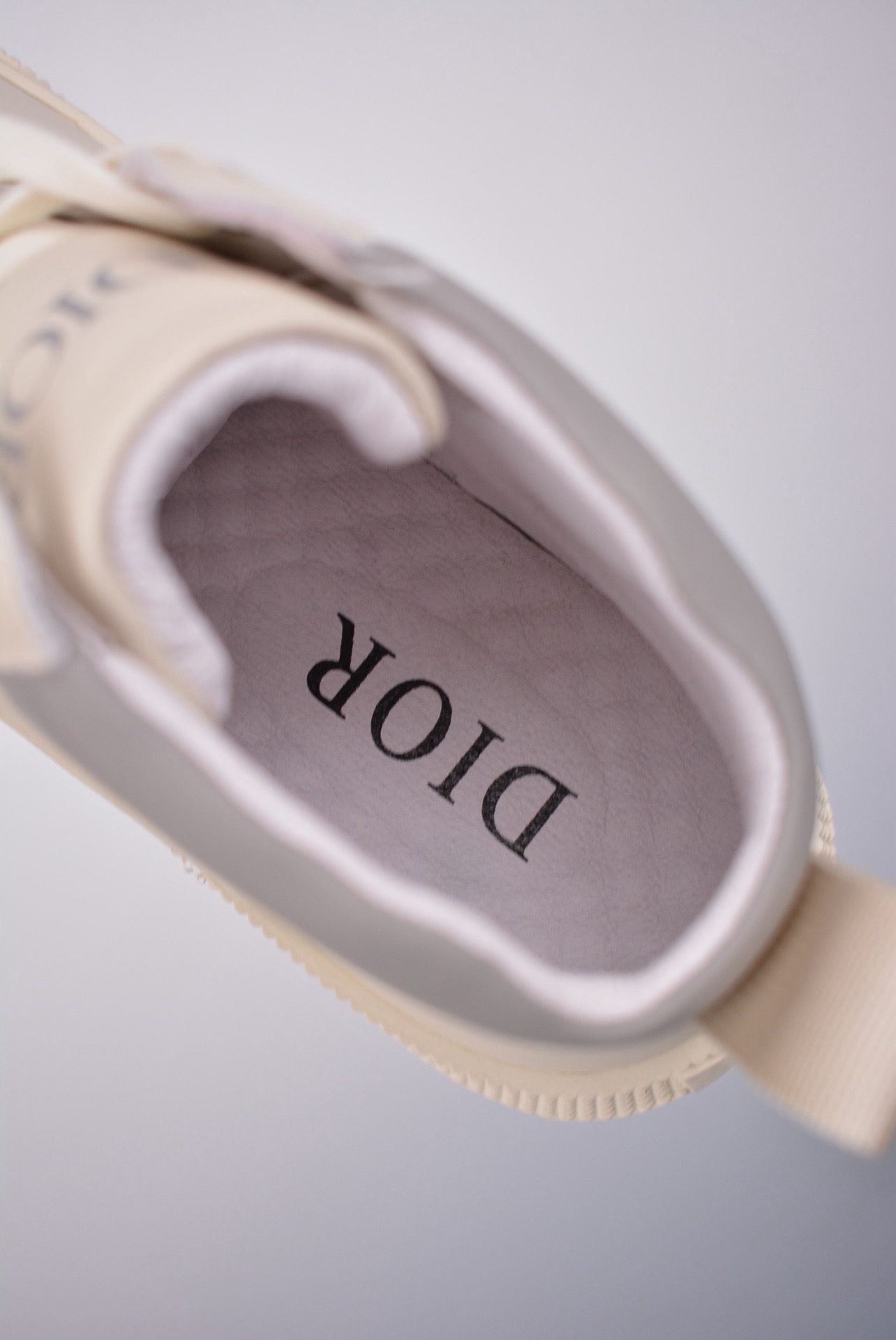 DR B33 SNEAKER