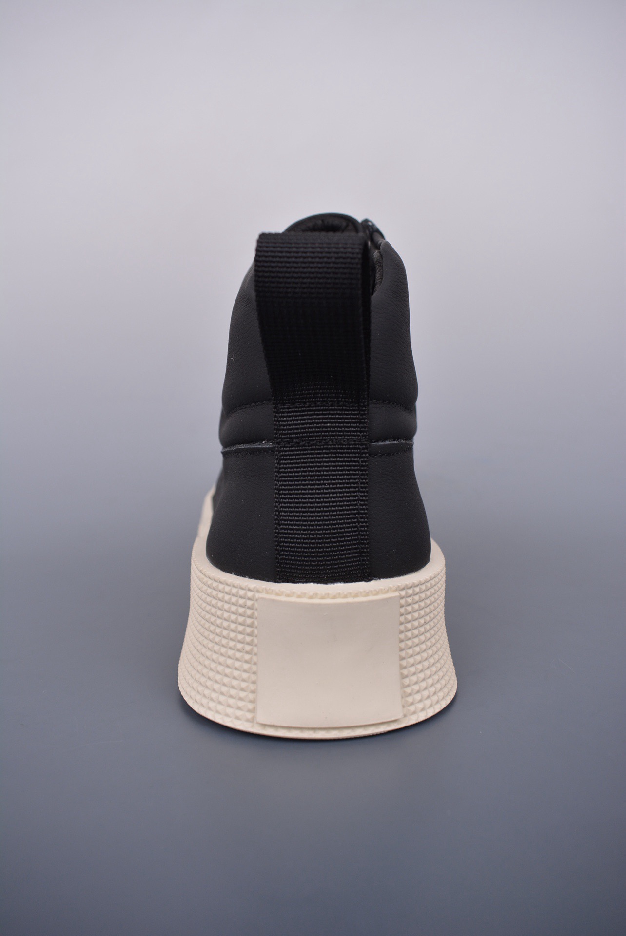 DR B33 SNEAKER