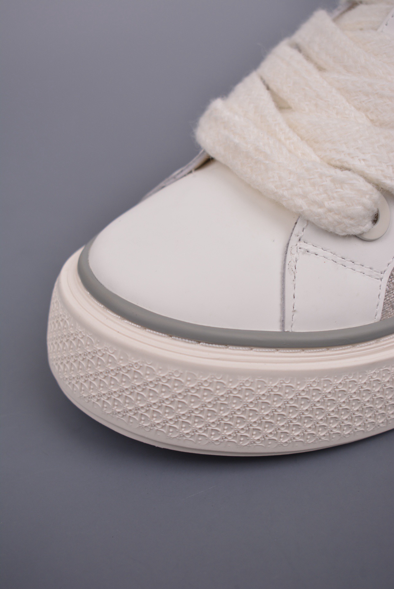 DR B33 SNEAKER