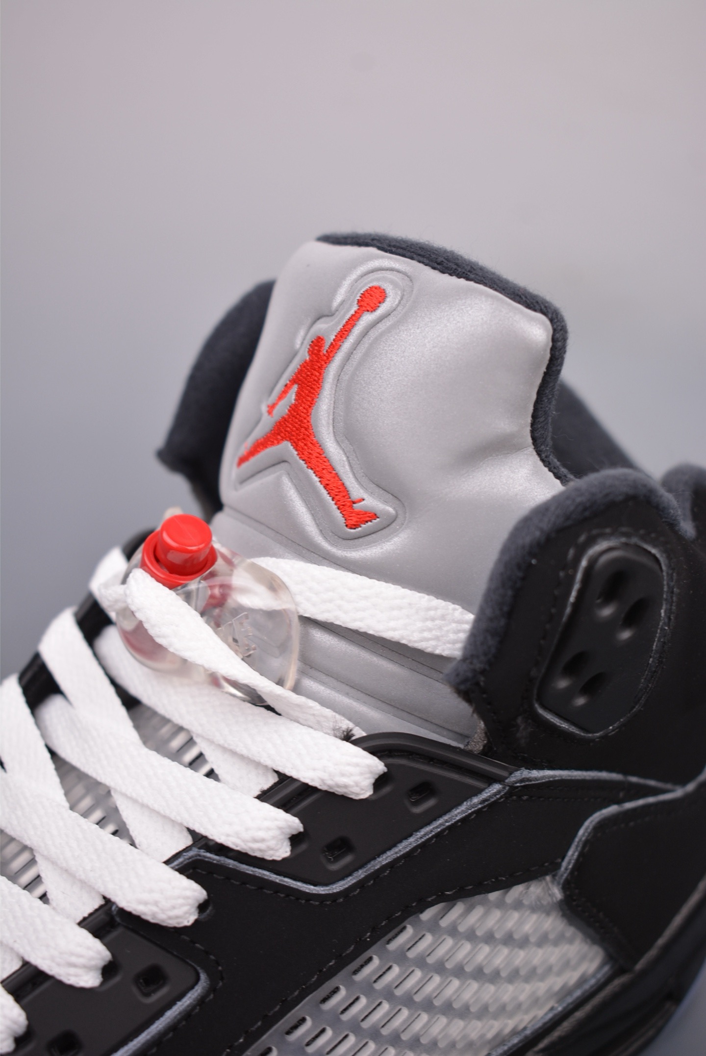 AIR JORDAN 5 BLACK METALLIC (2016) 845035-003