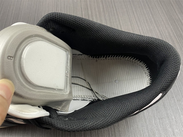 Quartersnacks x Dunk Low SB ‘Little Debbie’s Zebra Cakes’ DM3510-001