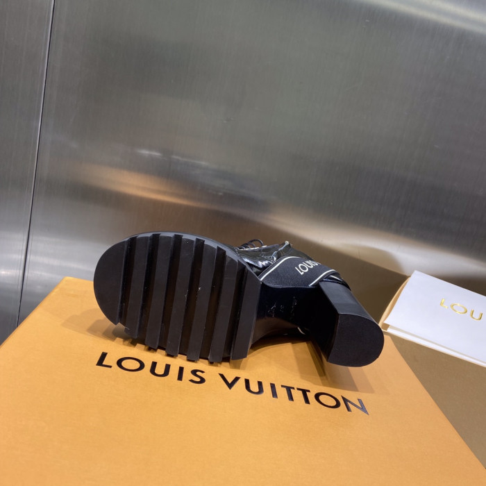 LOUS VUITO BROWN STAR TRAIL ANKLE BOOTS