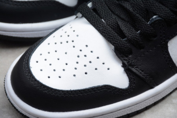 KIDS AIR JORDAN 1 RETRO HIGH OG ‘GYM RED’ 555088-061