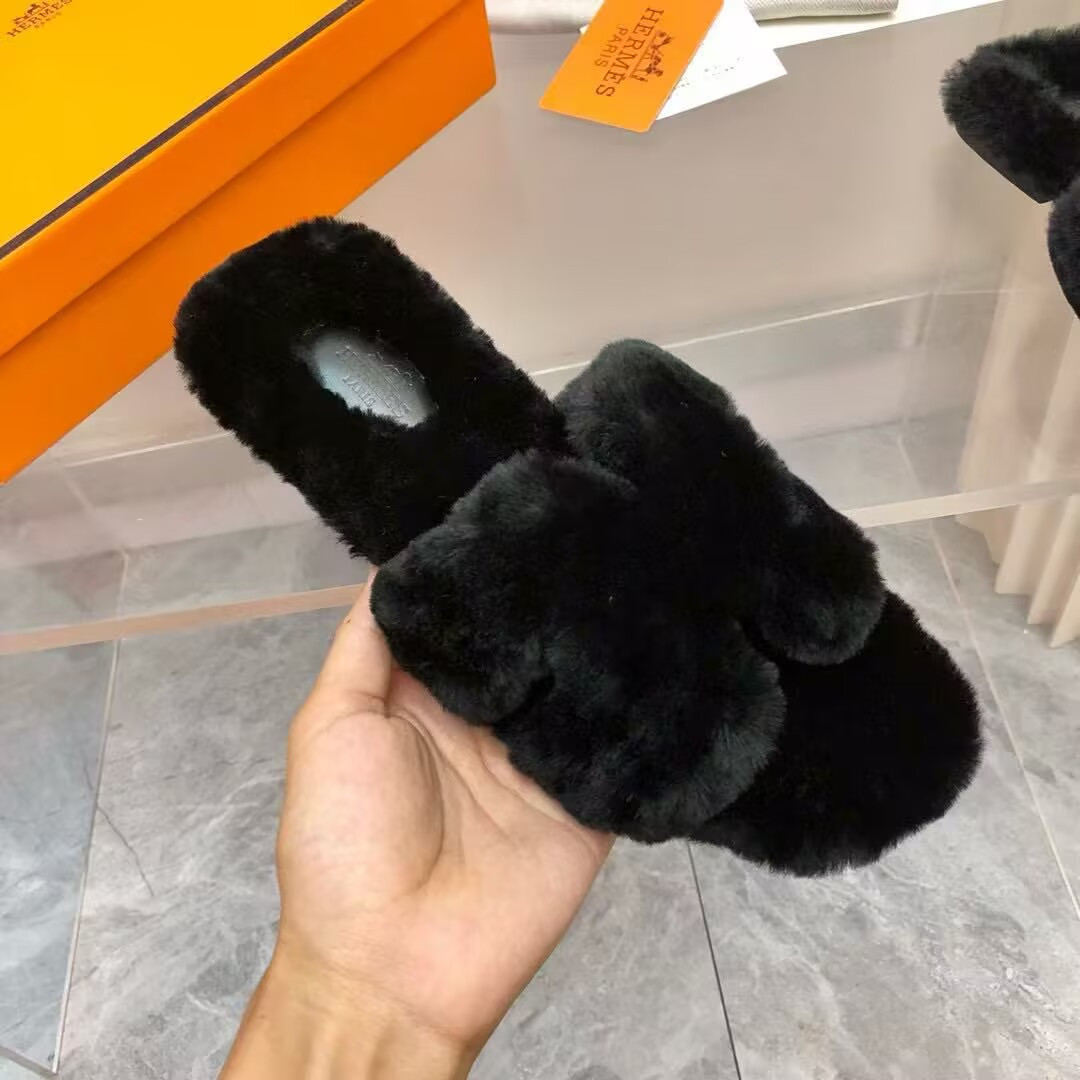 UA H**me5 Chypre sandal