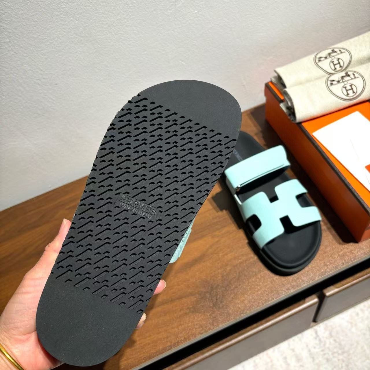 UA H**me5 Chypre Sandal