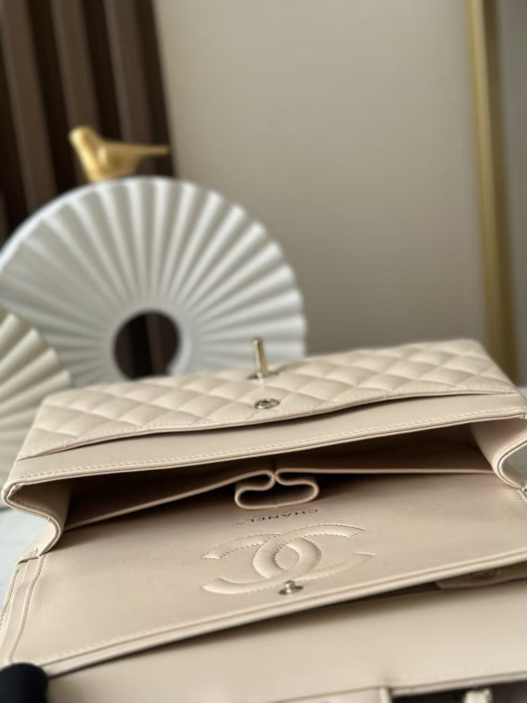 Ch**el Classic Flap Bag Pearlescent apricot-colored lambskin with light gold hardware 15x25.5x6cm