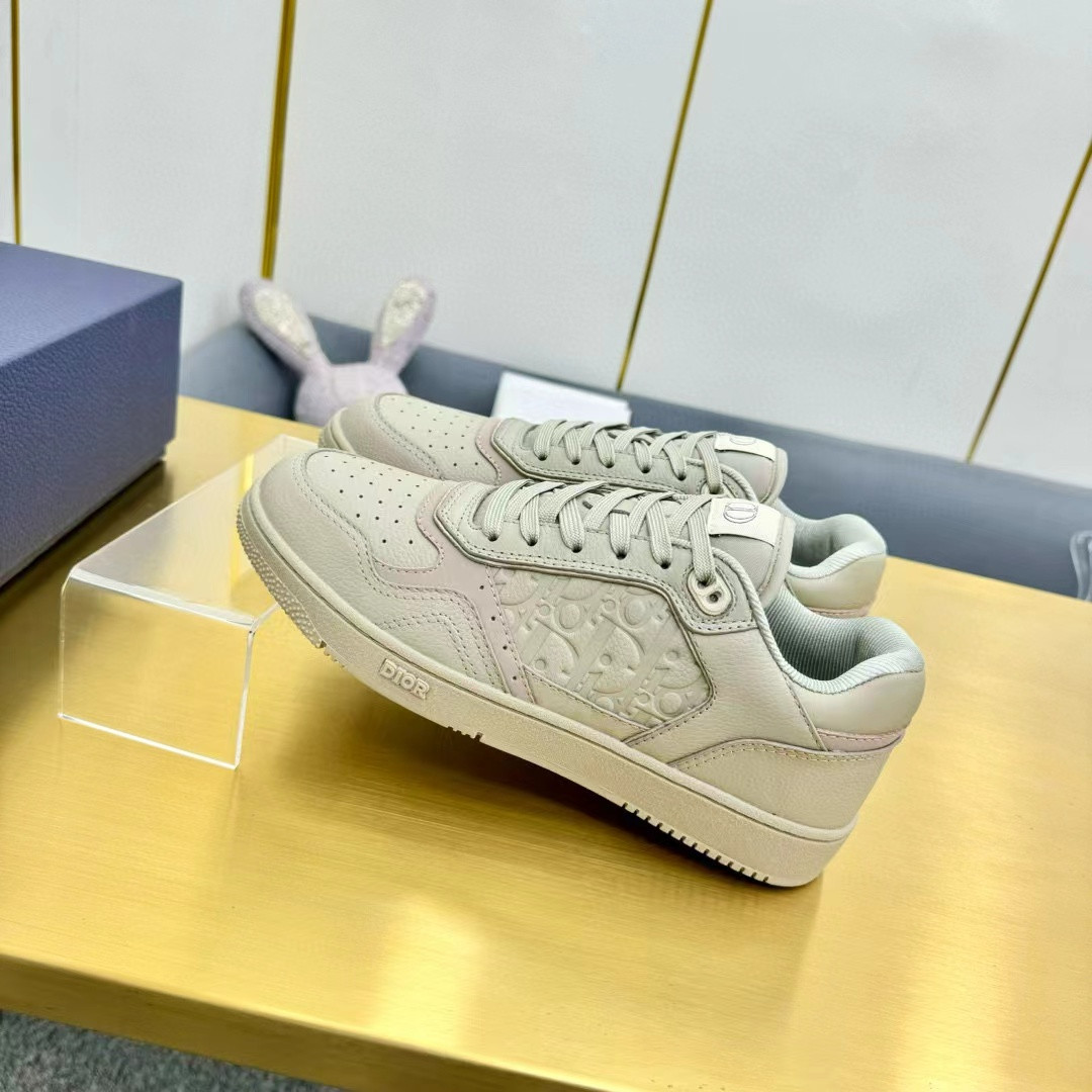 UA D10r B27 Low-Top Sneaker Beige Grained Calfskin and Beige D10r Gravity Leather