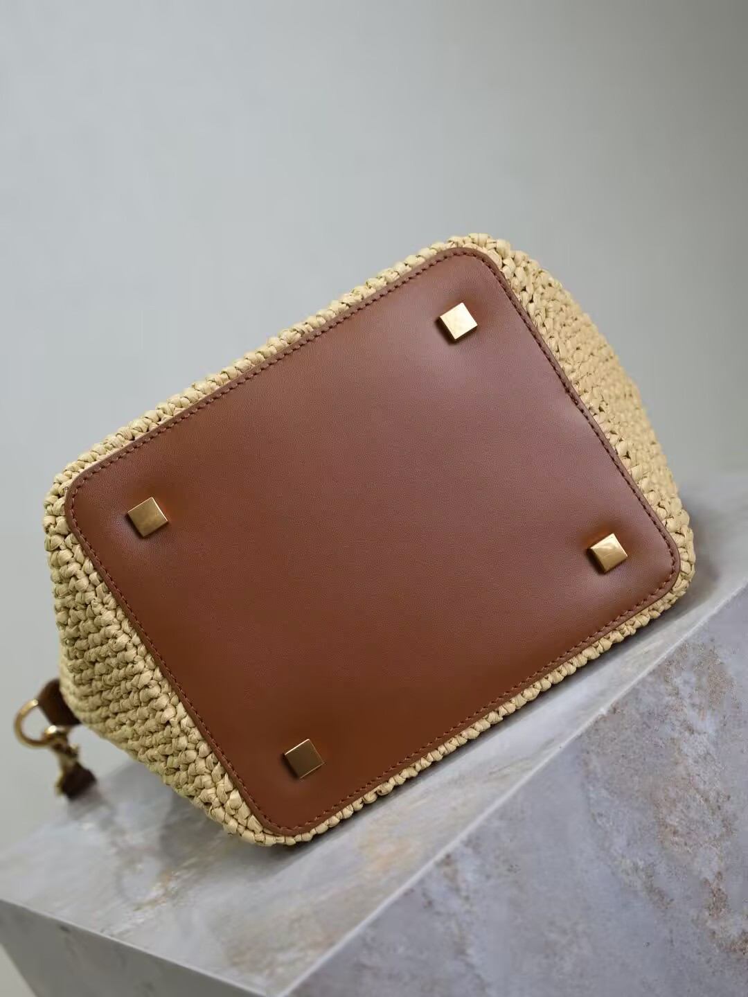 Y51 le 37 (raffia) 17x20x13cm