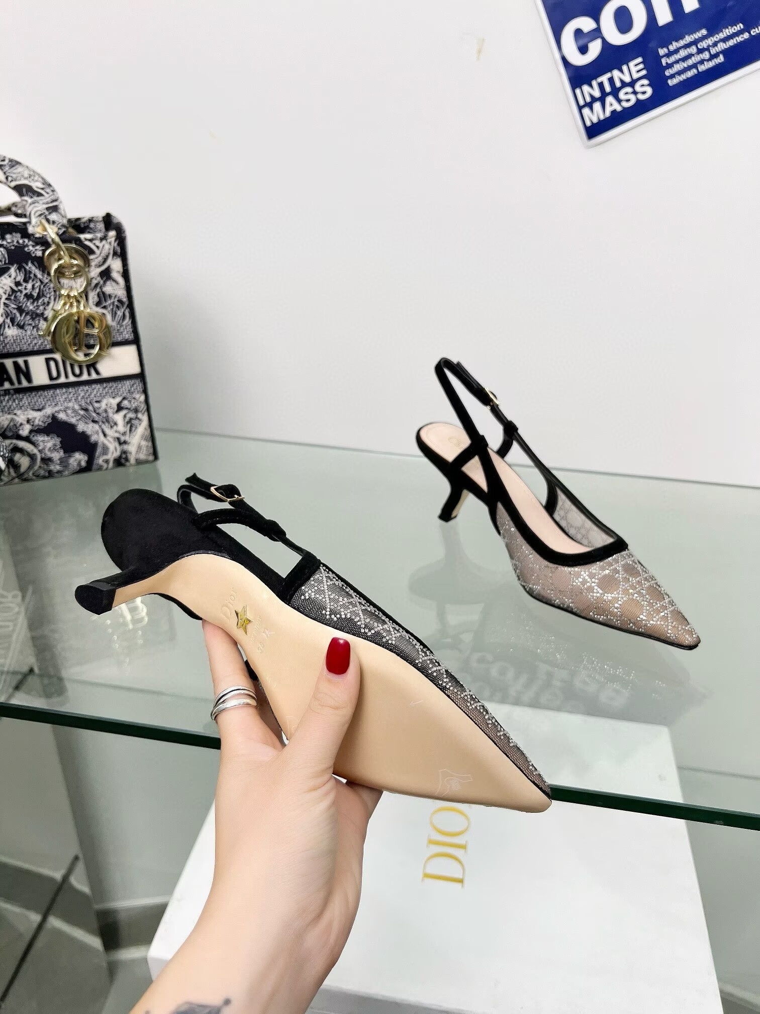 UA D10r Capture Slingback Pump