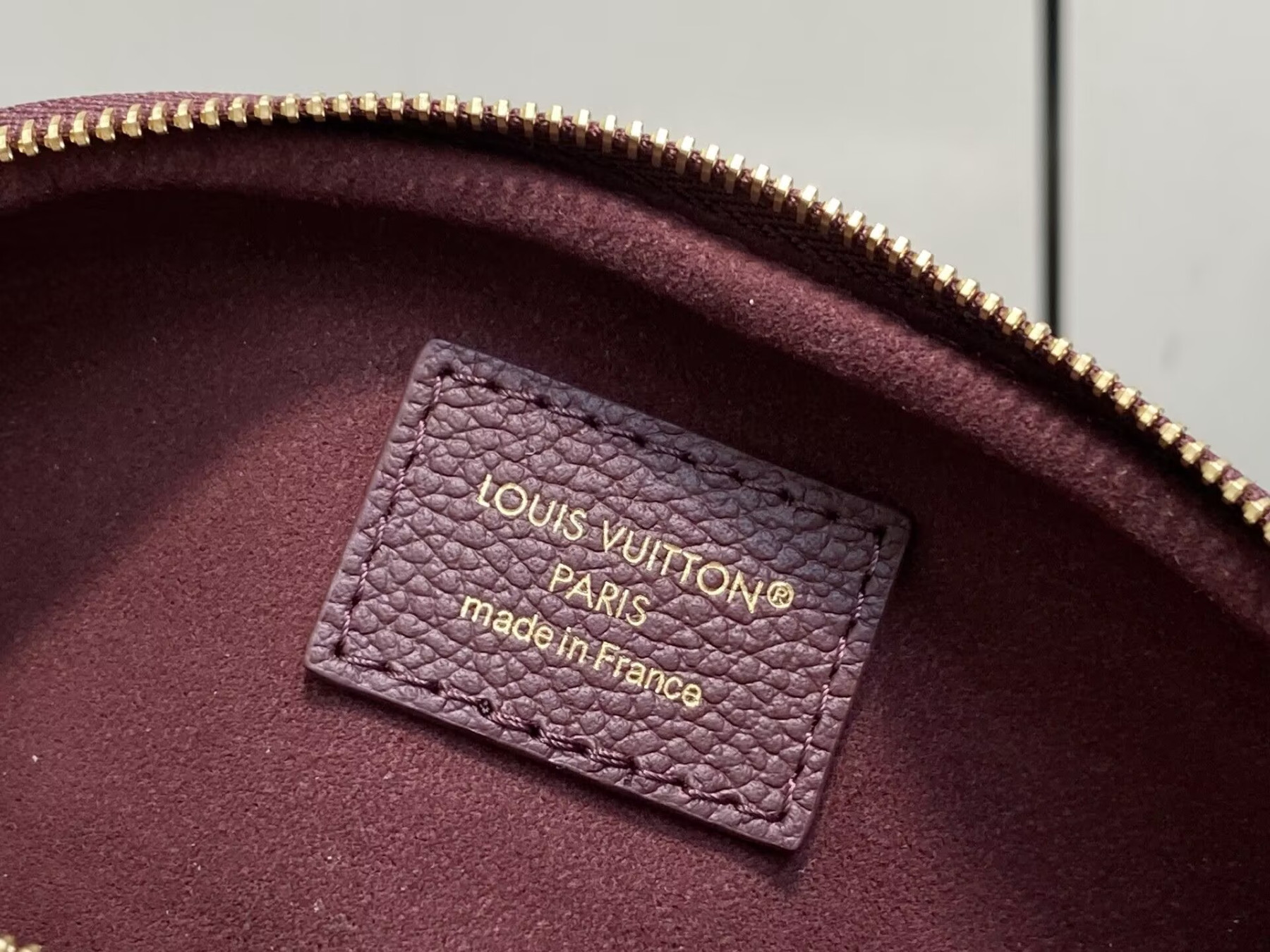 LV Mini Bumbag M13827 17x12x9.5cm