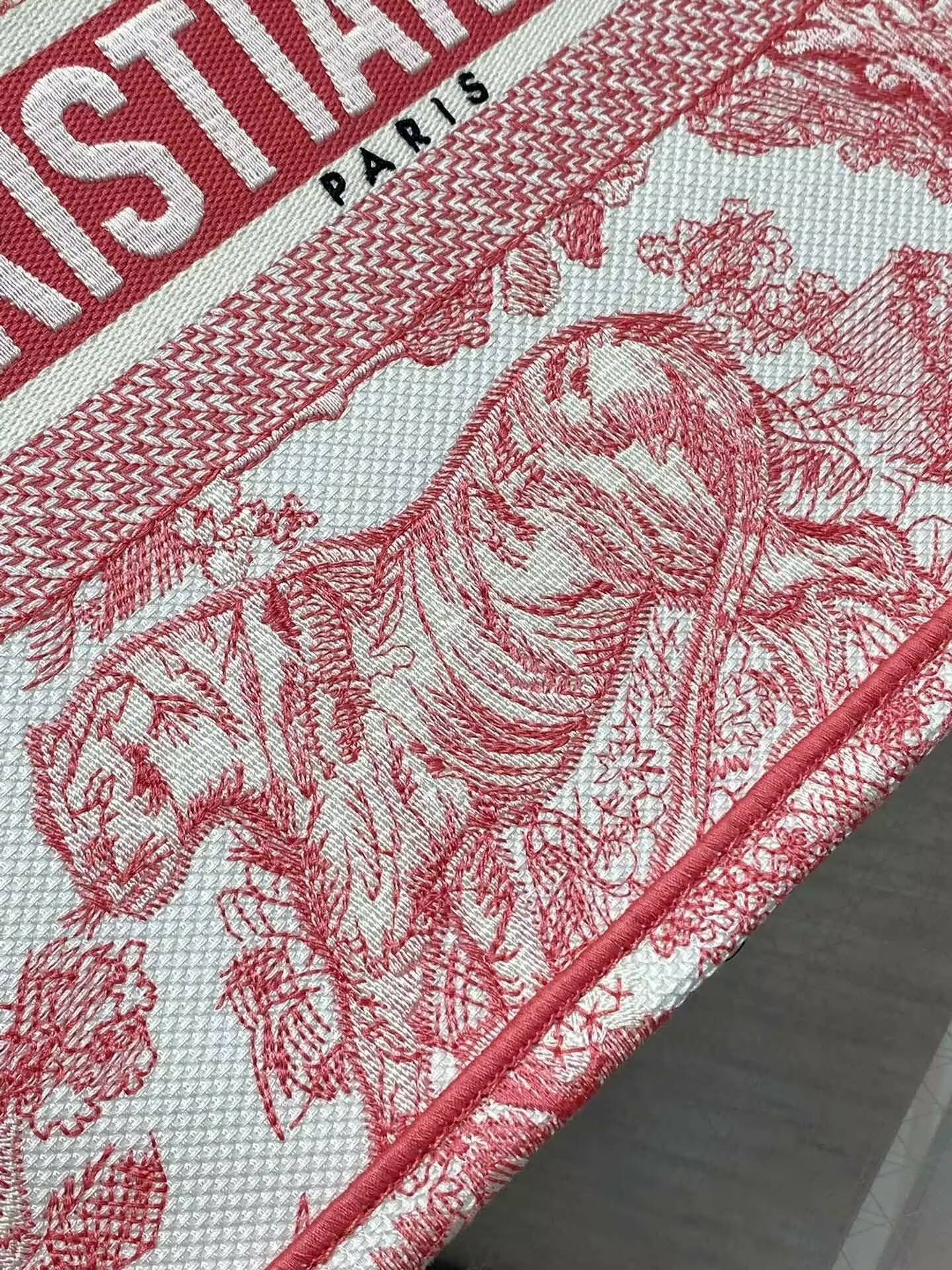 D10r Tote 36 x 18 x 28cm