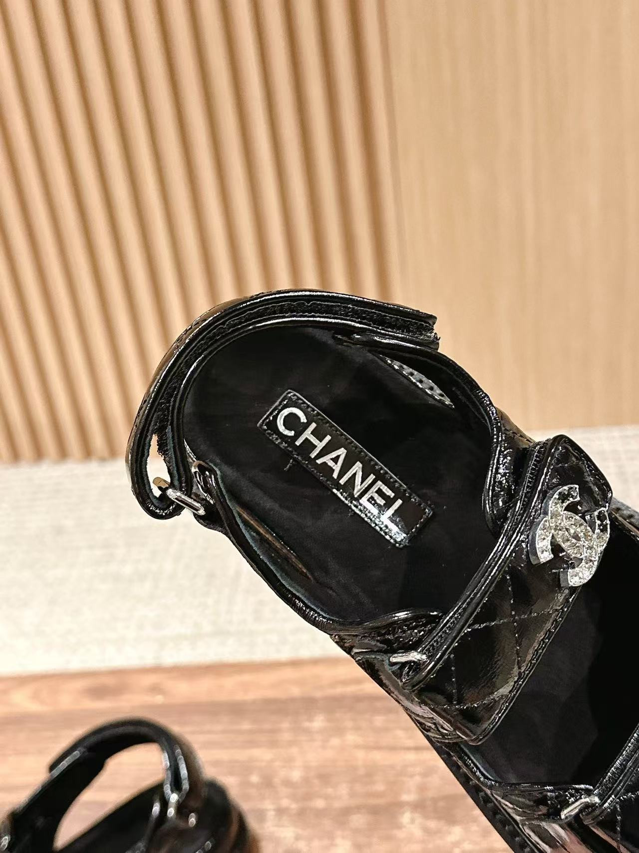 UA Ch**el Slides