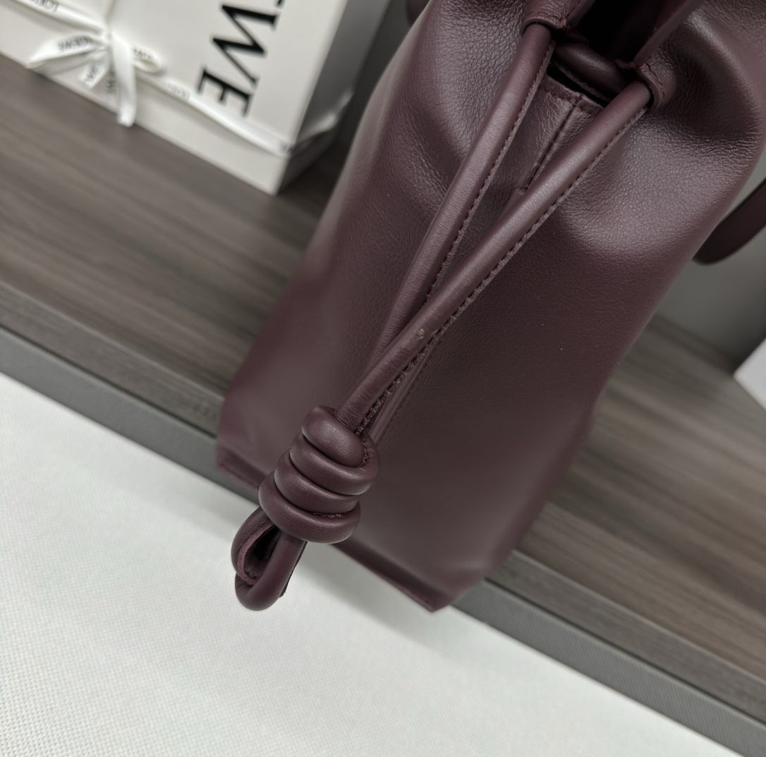 L0ew* Large Flamenco Clutch 29x38x14cm