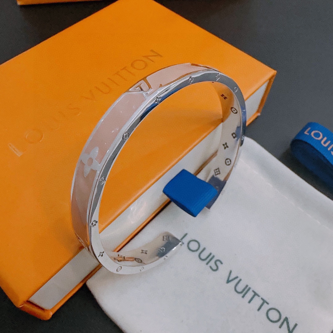 L0vis Vvtt0n Bracelet