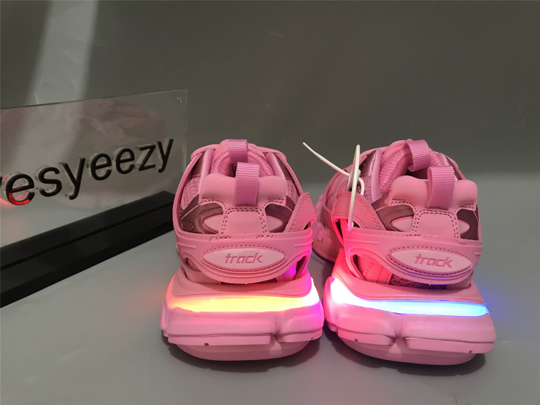 UA TRACK SNEAKER PINK WITH LED LIGHTS