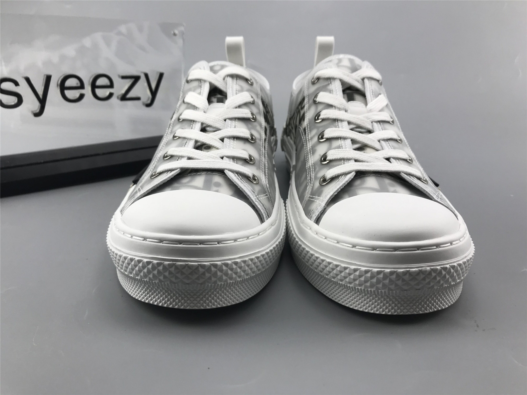 UA D10r B23 LOW TOP LOGO OBLIQUE