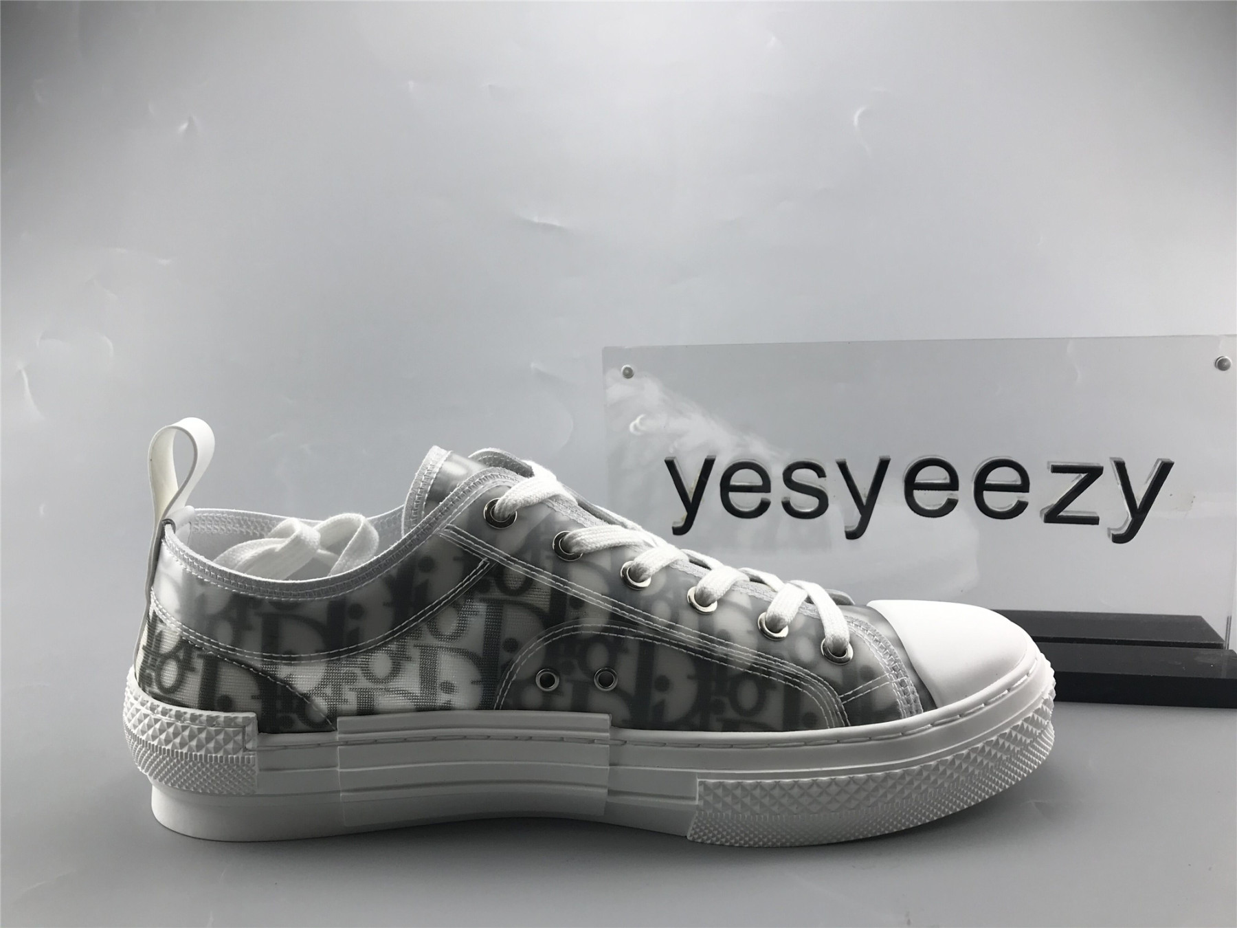 UA D10r B23 LOW TOP LOGO OBLIQUE