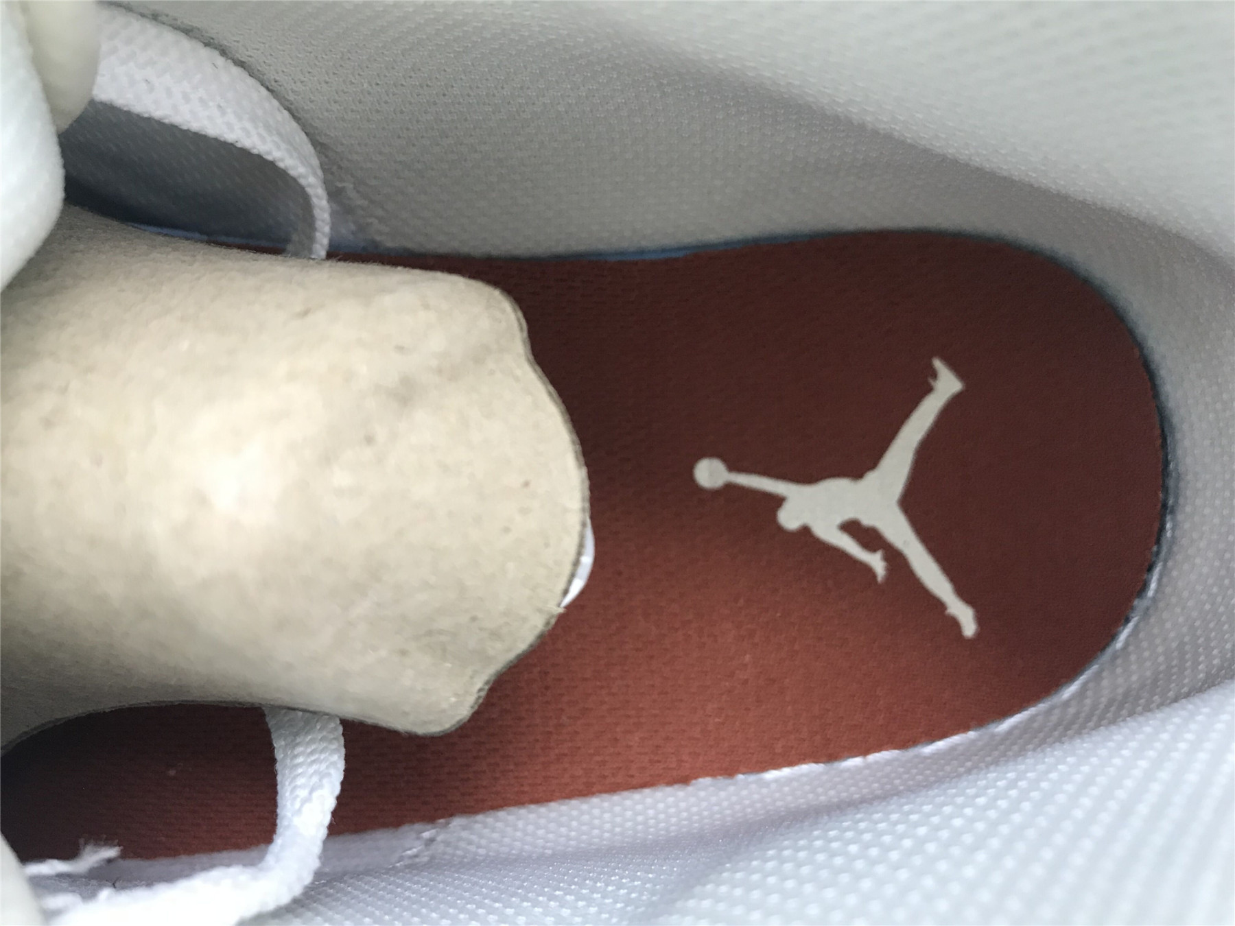 UA  AIR JORDAN 1 MID "MILAN"