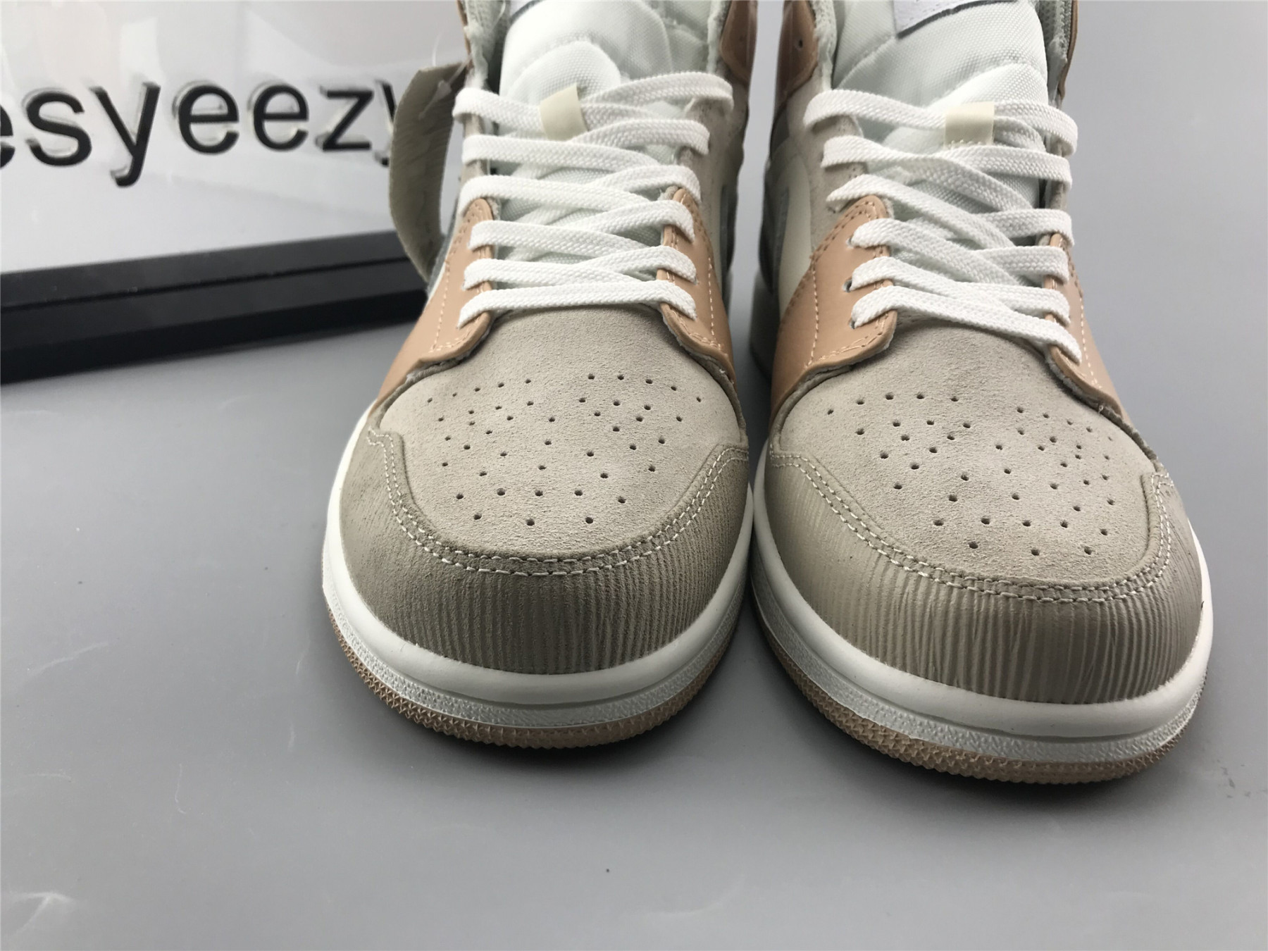 UA  AIR JORDAN 1 MID "MILAN"