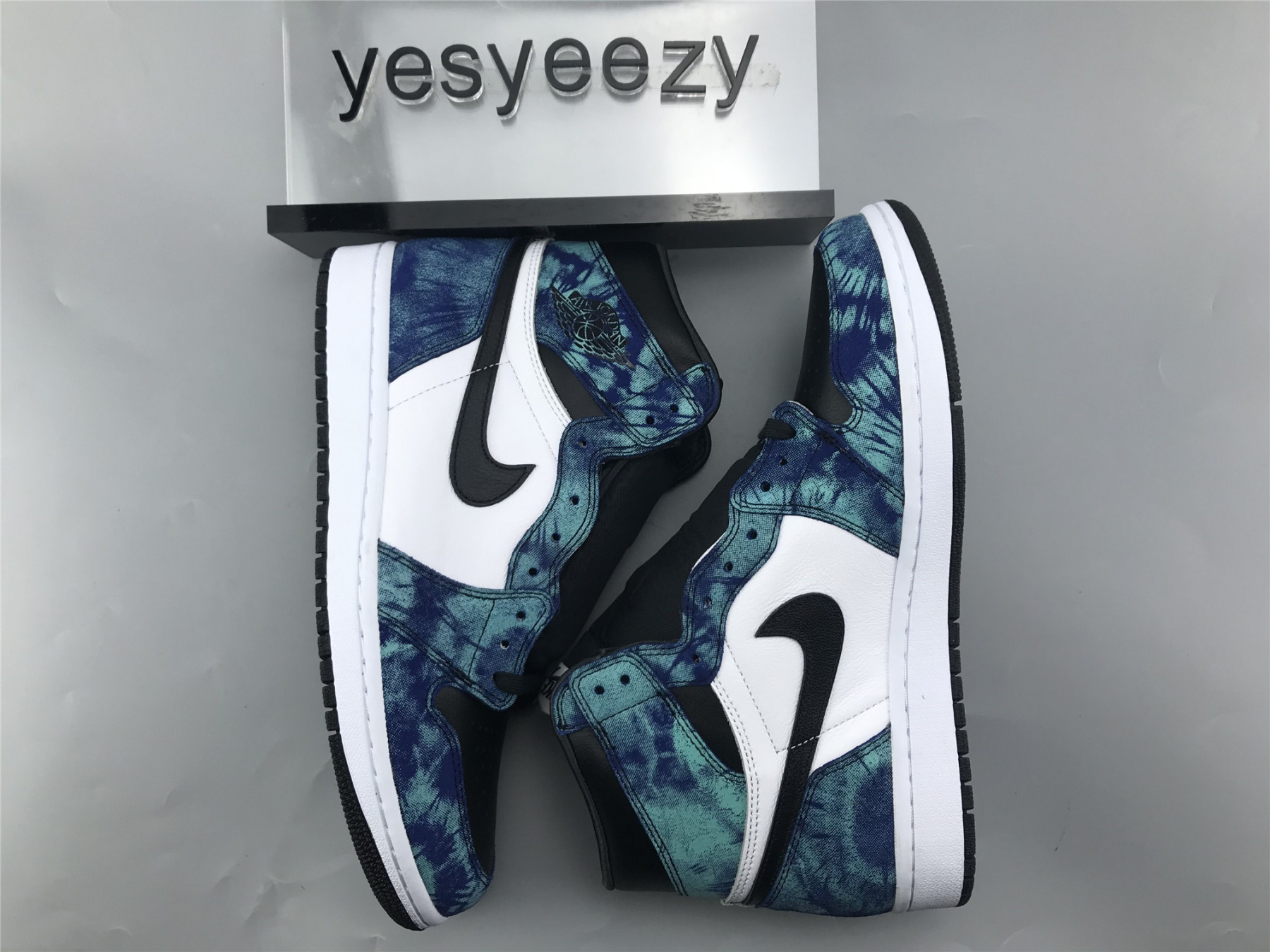 UA WMNS AIR JORDAN 1 RETRO HIGH OG "TIE-DYE"