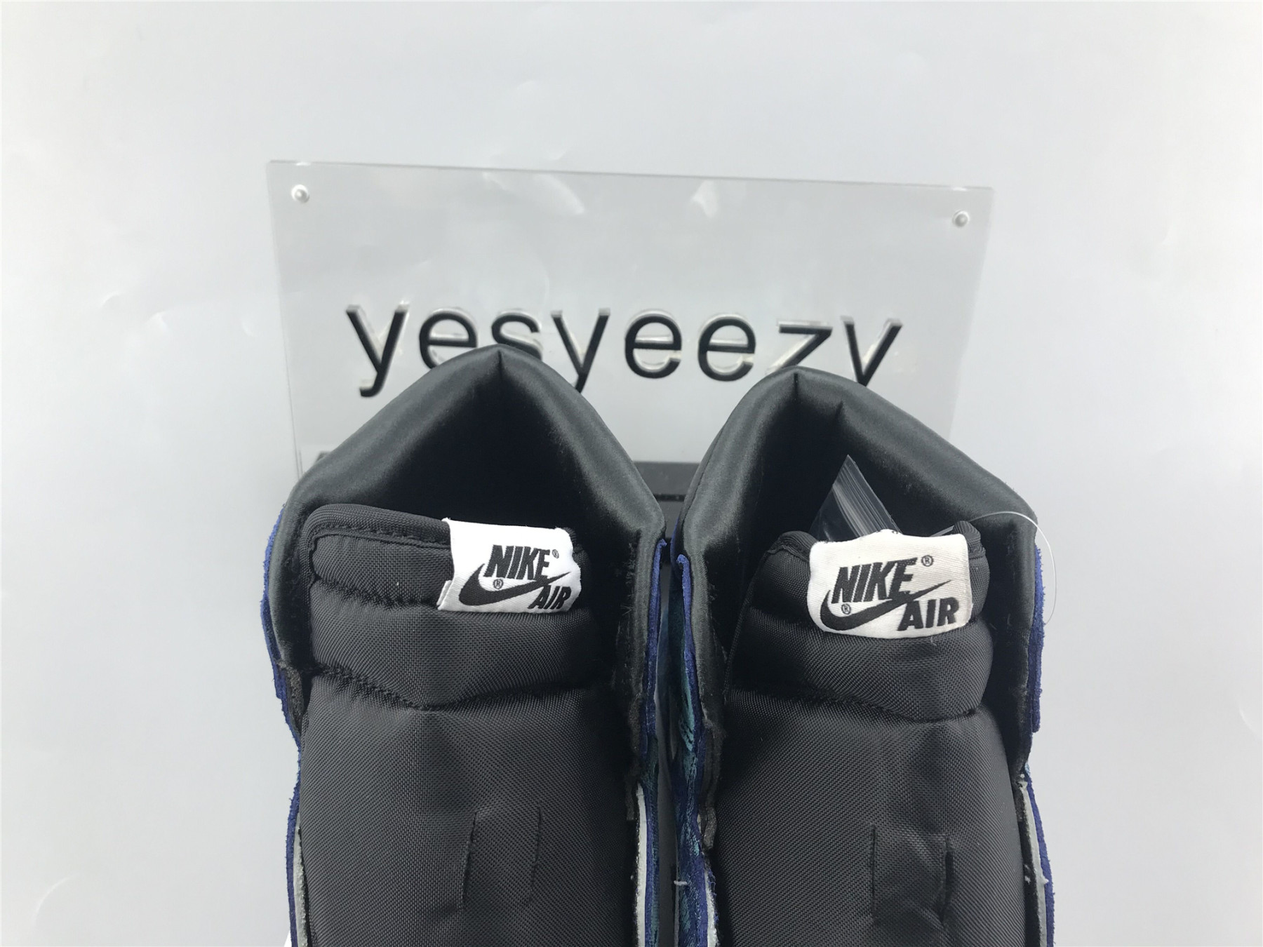 UA WMNS AIR JORDAN 1 RETRO HIGH OG "TIE-DYE"