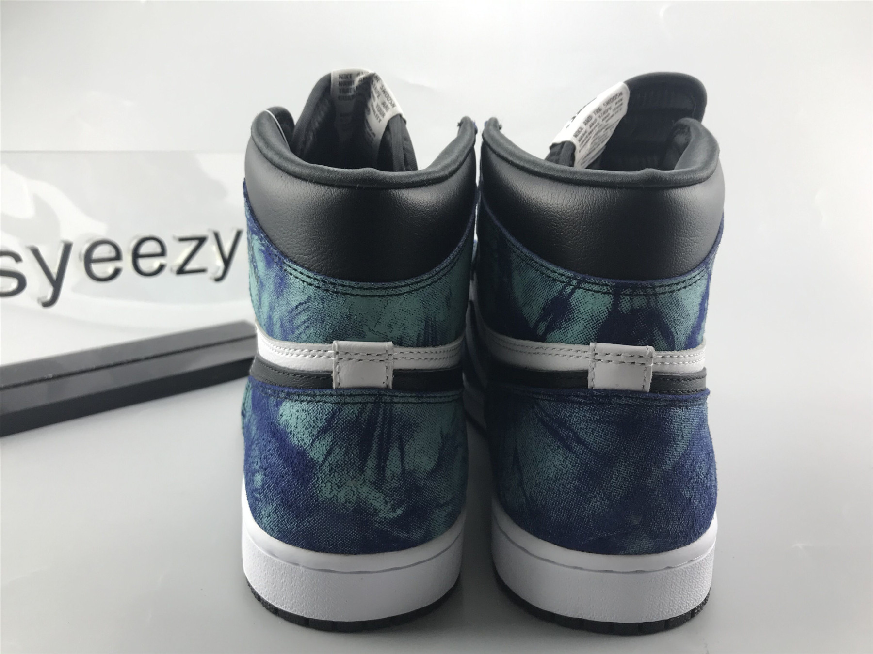 UA WMNS AIR JORDAN 1 RETRO HIGH OG "TIE-DYE"