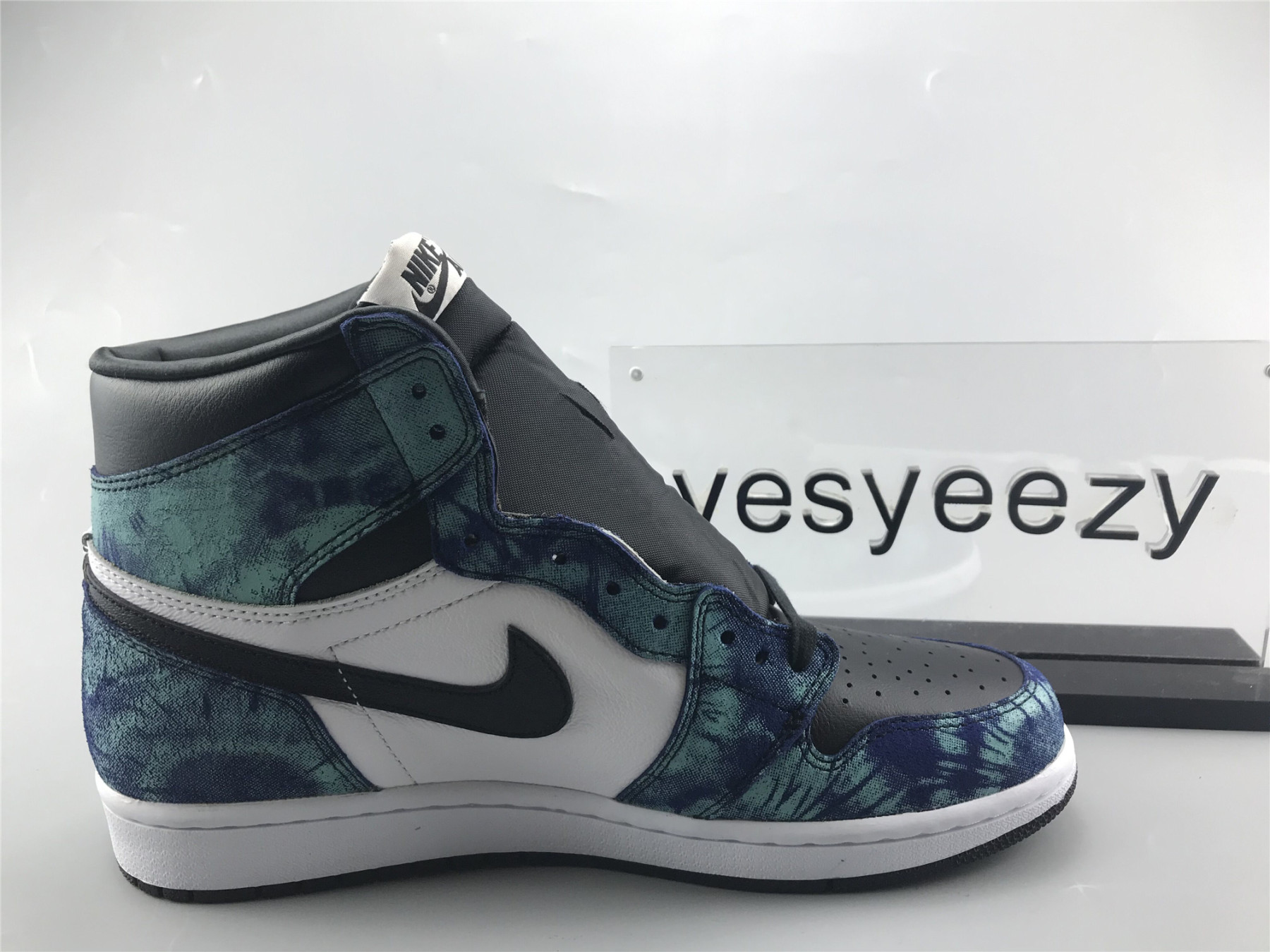 UA WMNS AIR JORDAN 1 RETRO HIGH OG "TIE-DYE"