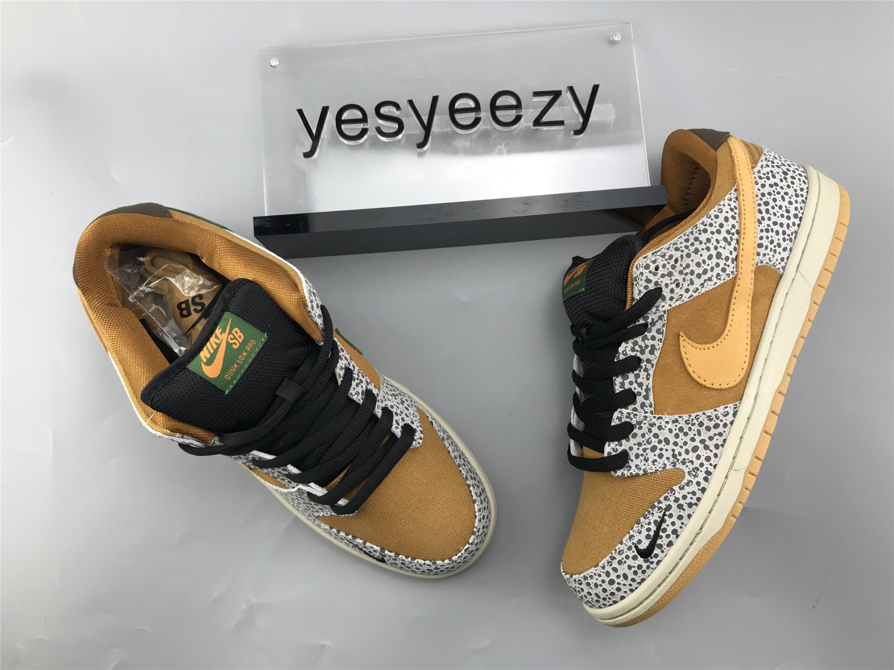 UA NIKE DUNK LOW PRO SB 