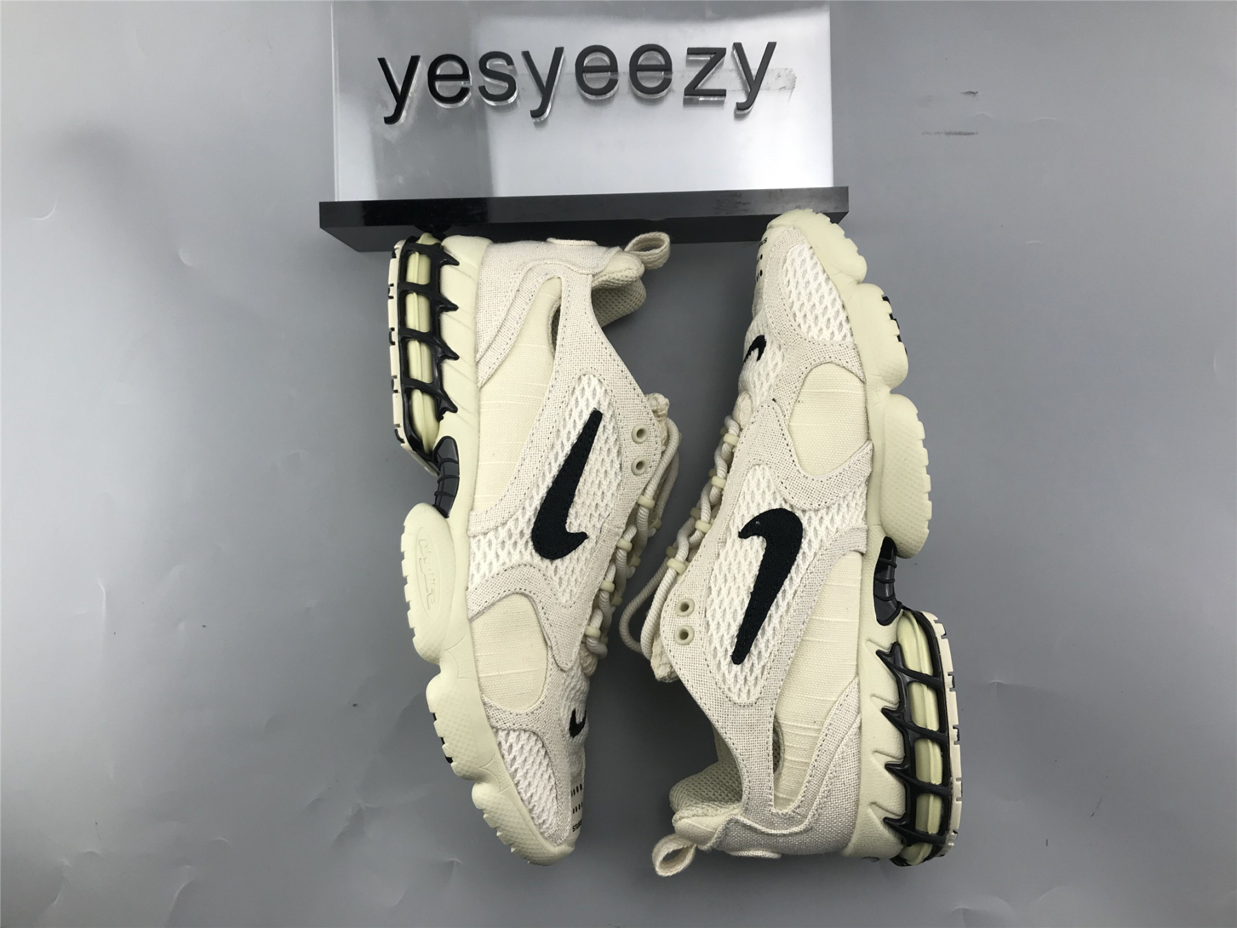 UA NIKE STUSSY X AIR ZOOM SPIRIDON CAGED "FOSSIL"