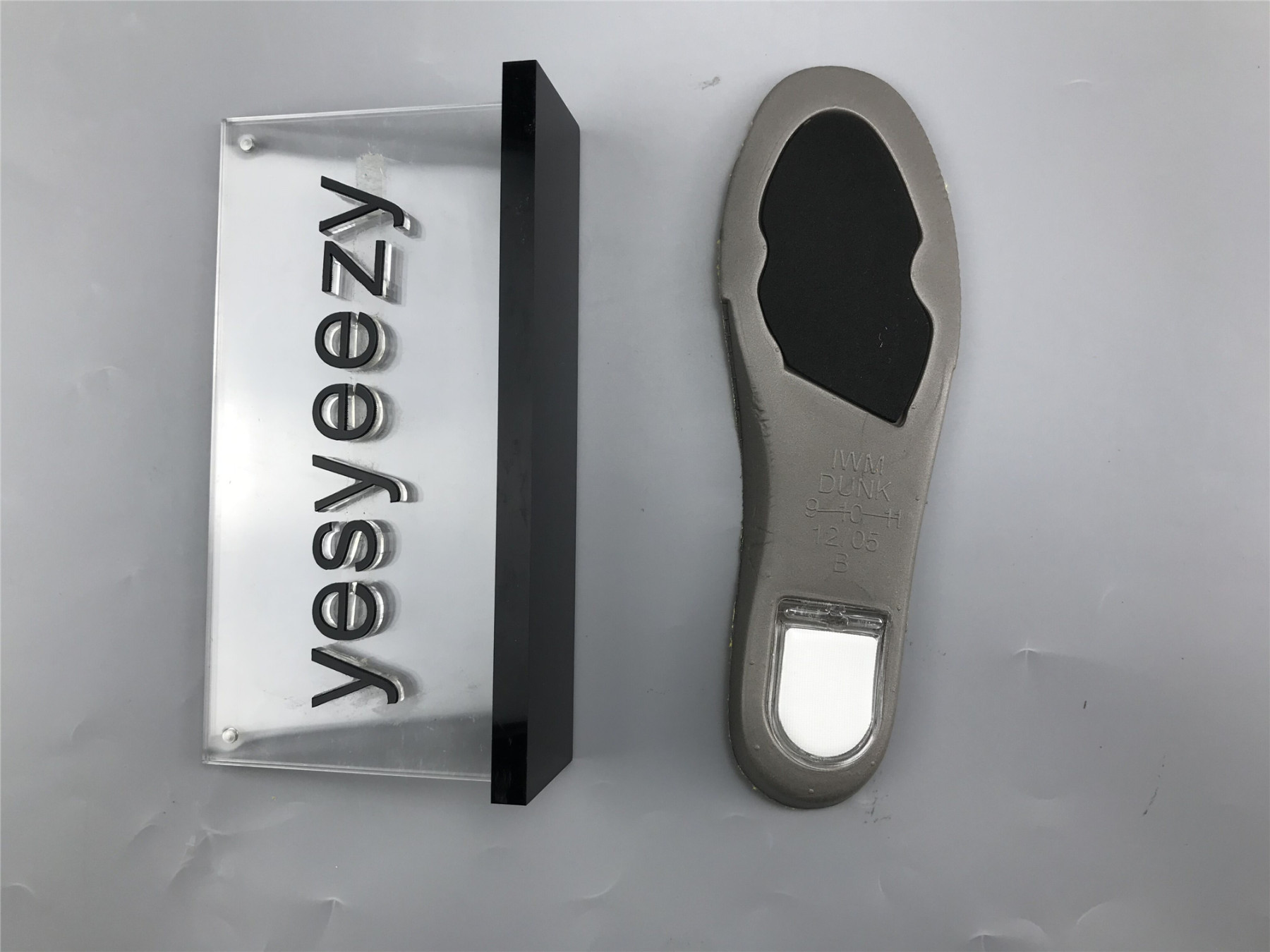 UA NIKE DUNK LOW PRO SB "LASER ORANGE"