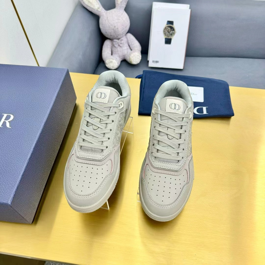 UA D10r B27 Low-Top Sneaker Beige Grained Calfskin and Beige D10r Gravity Leather