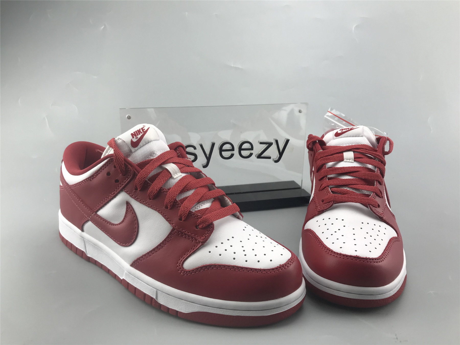 UA NIKE DUNK LOW RETRO SP "UNIVERSITY RED"