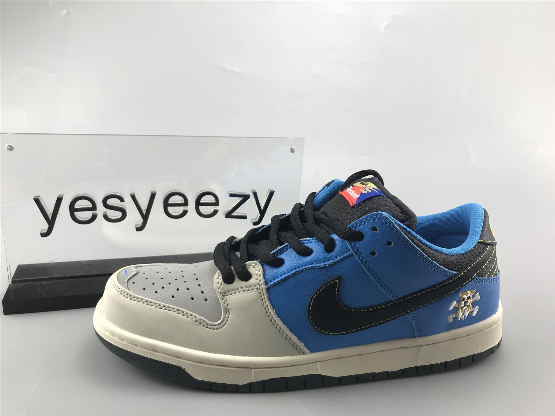 UA INSTANT SKATEBOARDS NIKE SB DUNK LOW