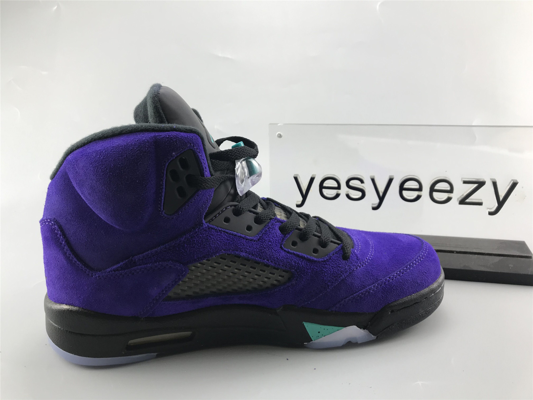 UA AIR JORDAN 5 RETRO "ALTERNATE GRAPE"